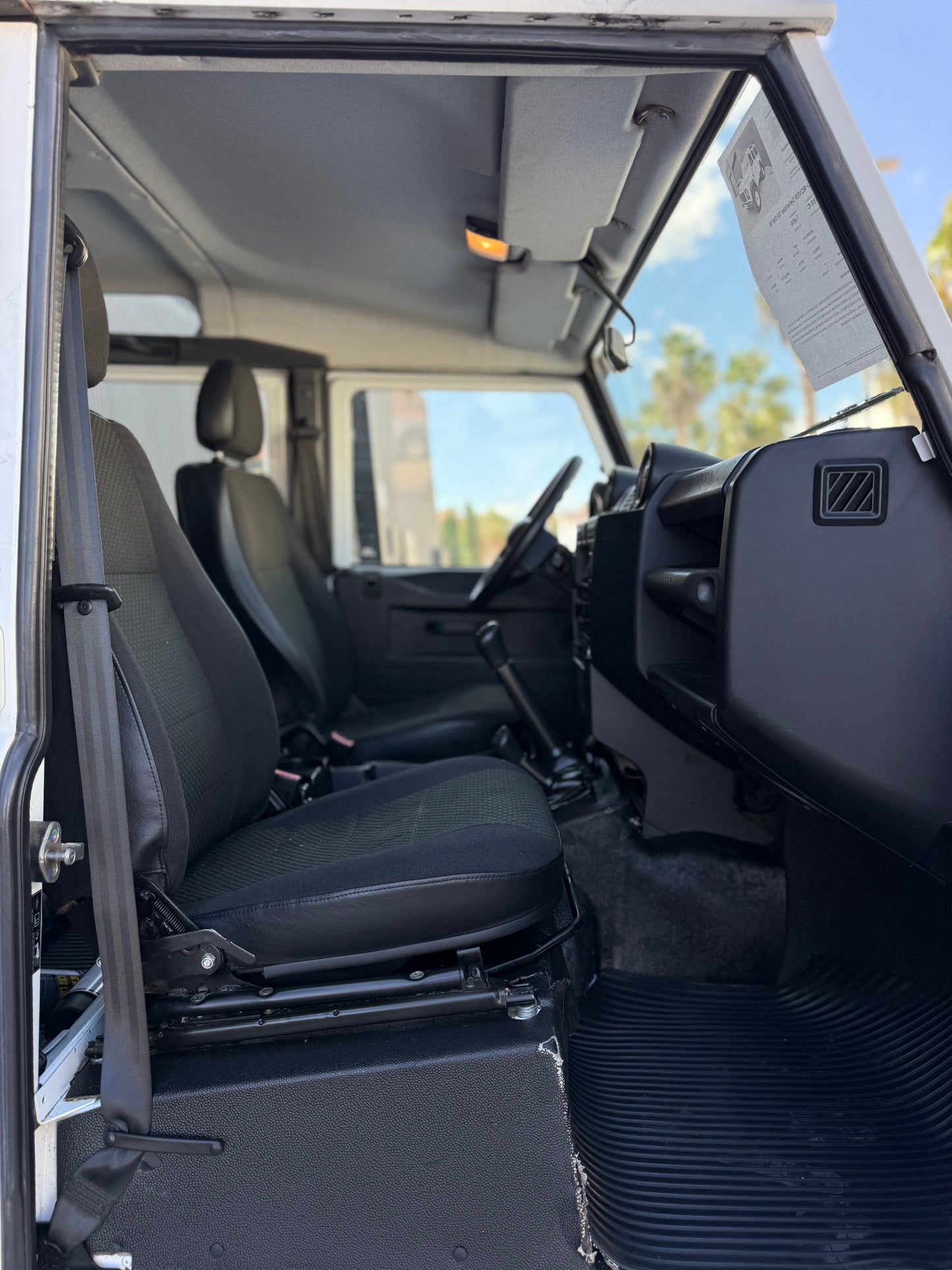 LAND ROVER DEFENDER
