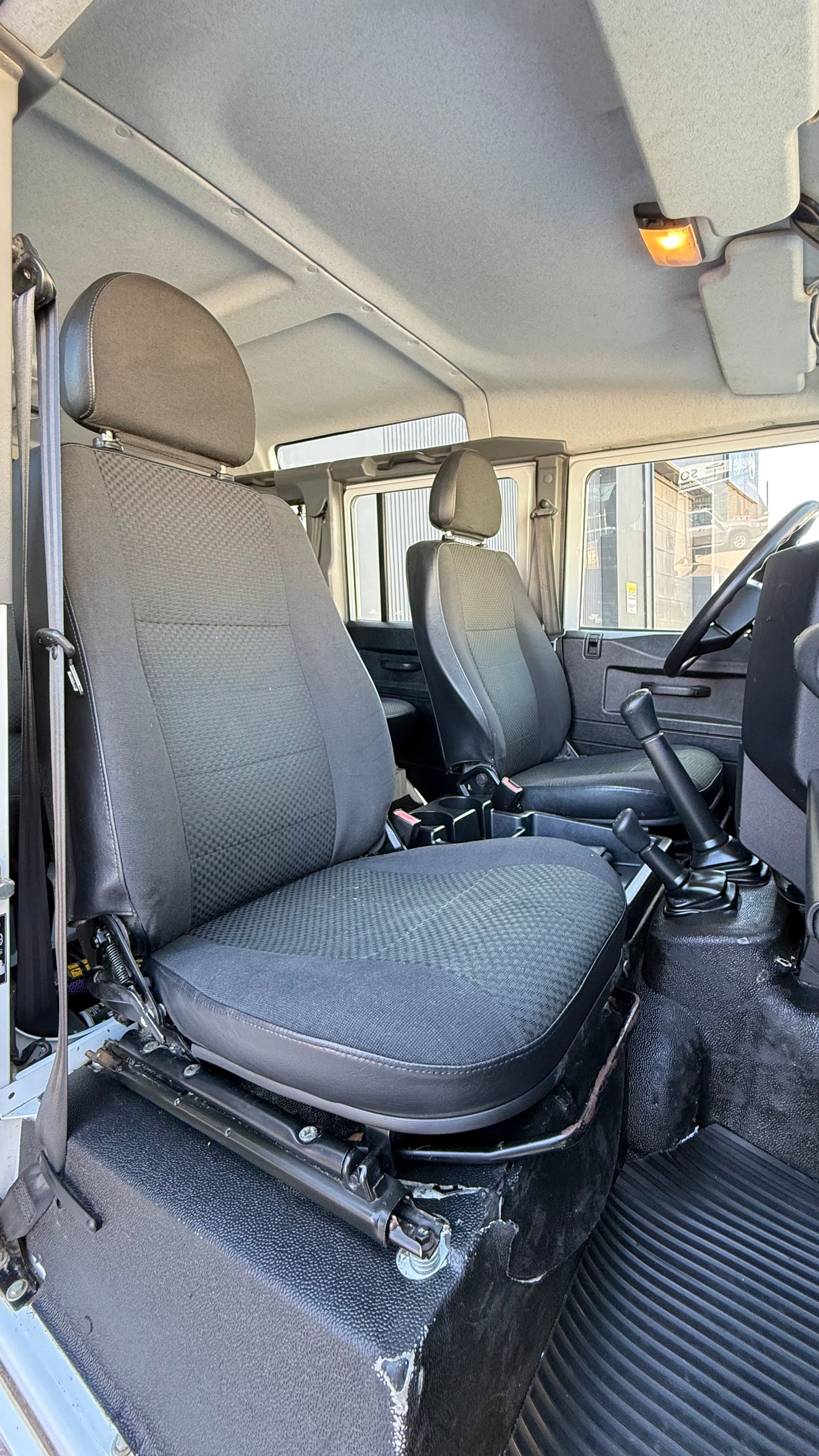 LAND ROVER DEFENDER