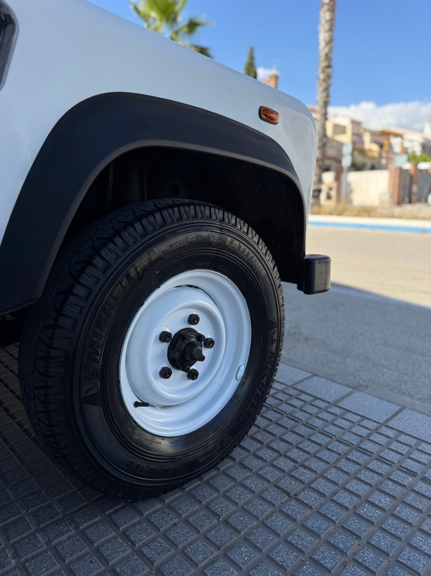 LAND ROVER DEFENDER