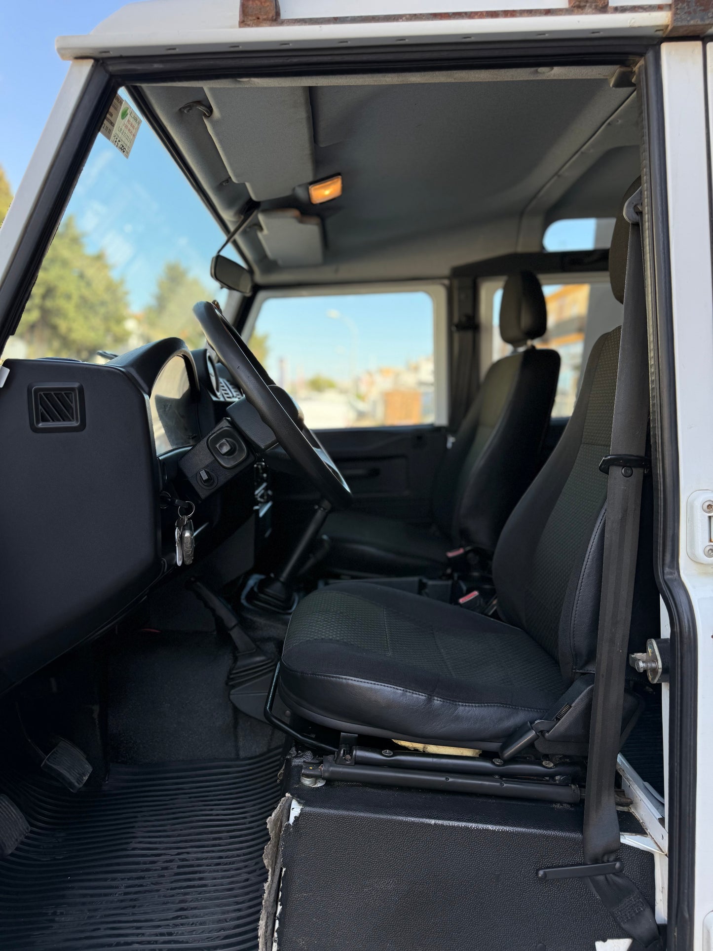 LAND ROVER DEFENDER