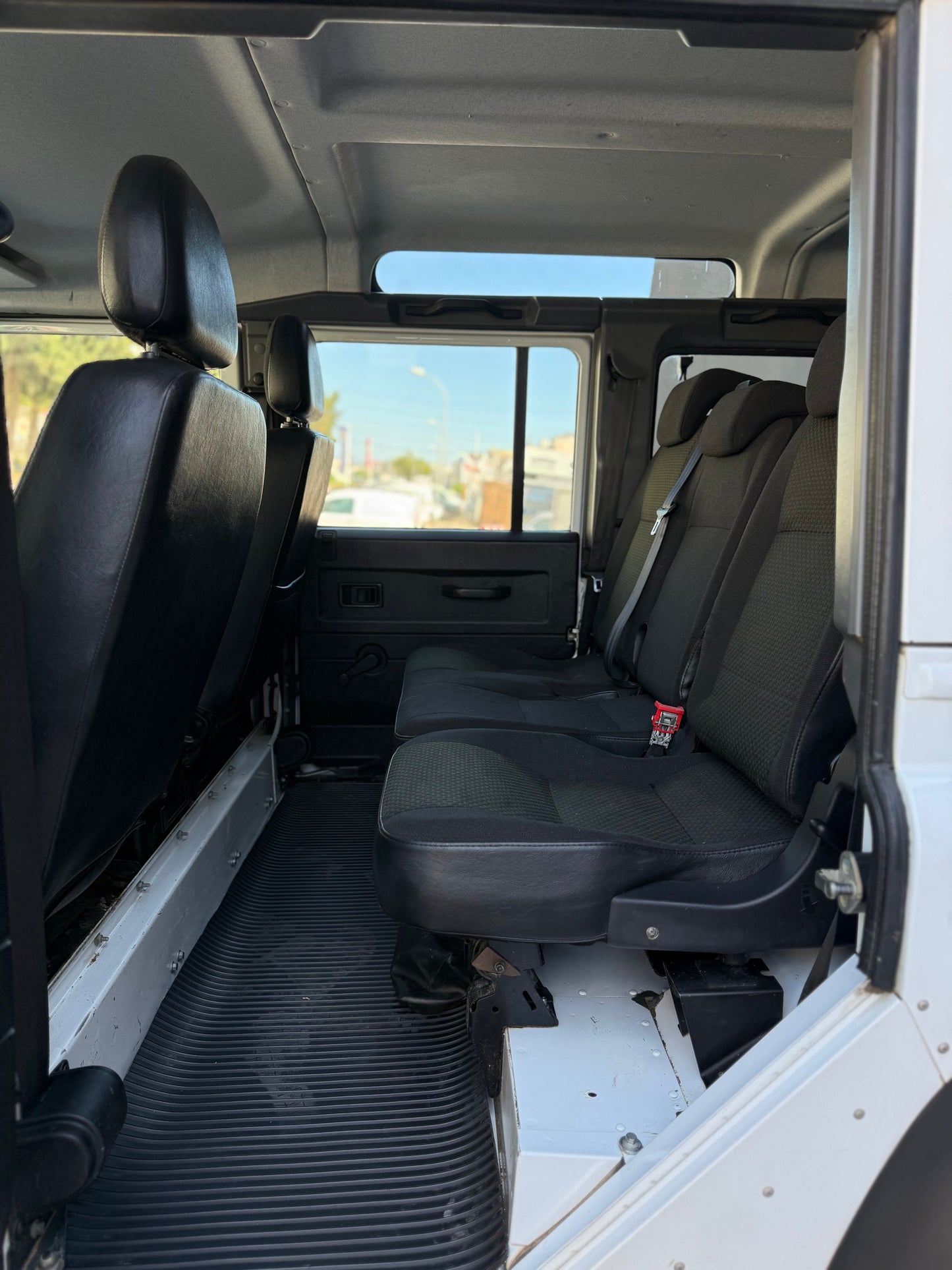 LAND ROVER DEFENDER