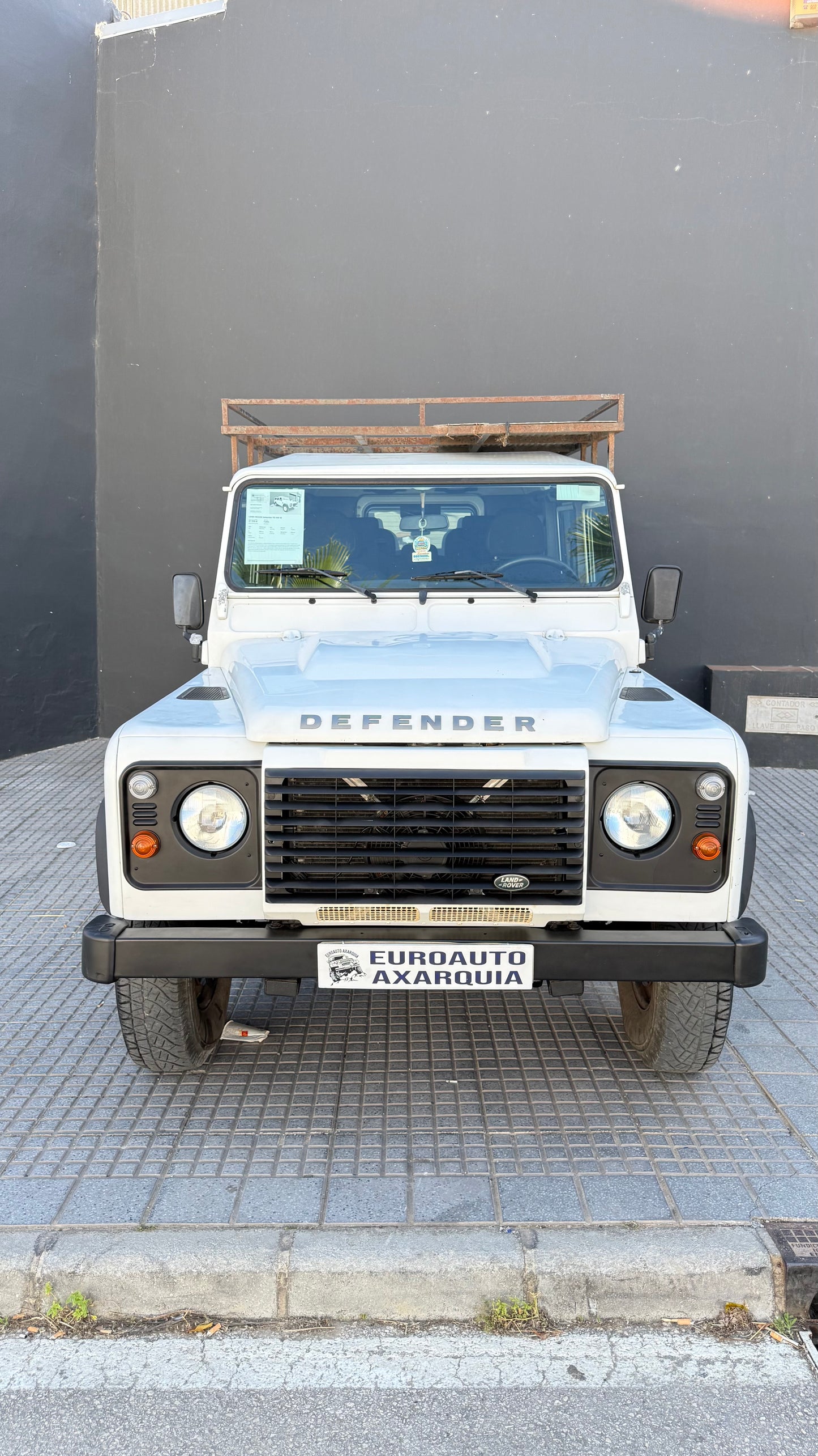 LAND ROVER DEFENDER