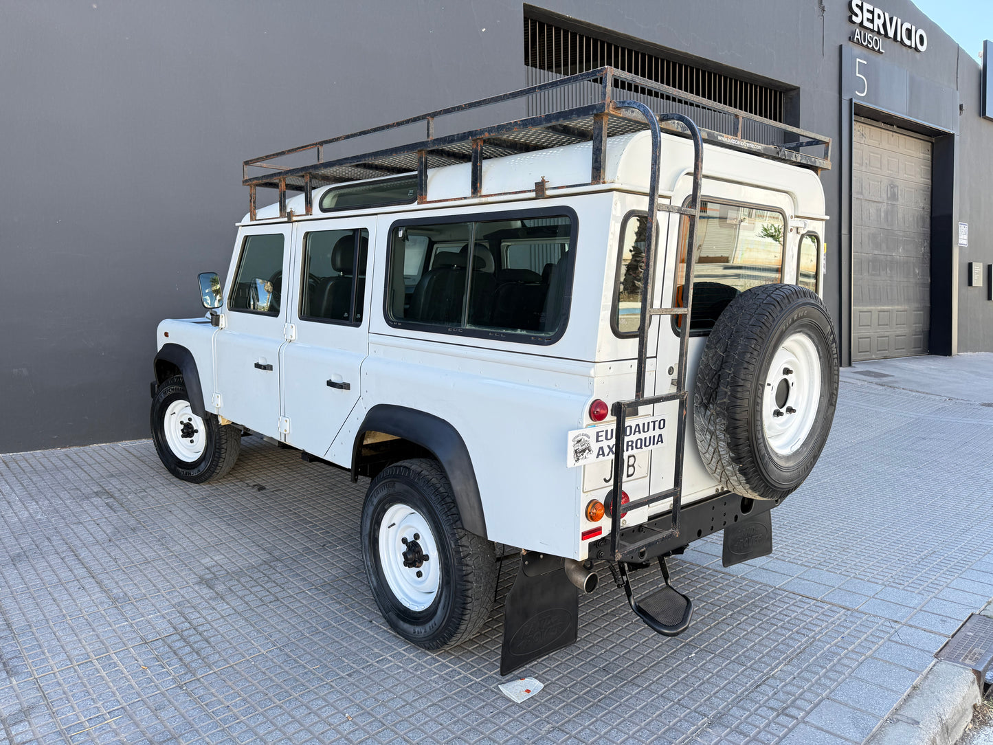 LAND ROVER DEFENDER