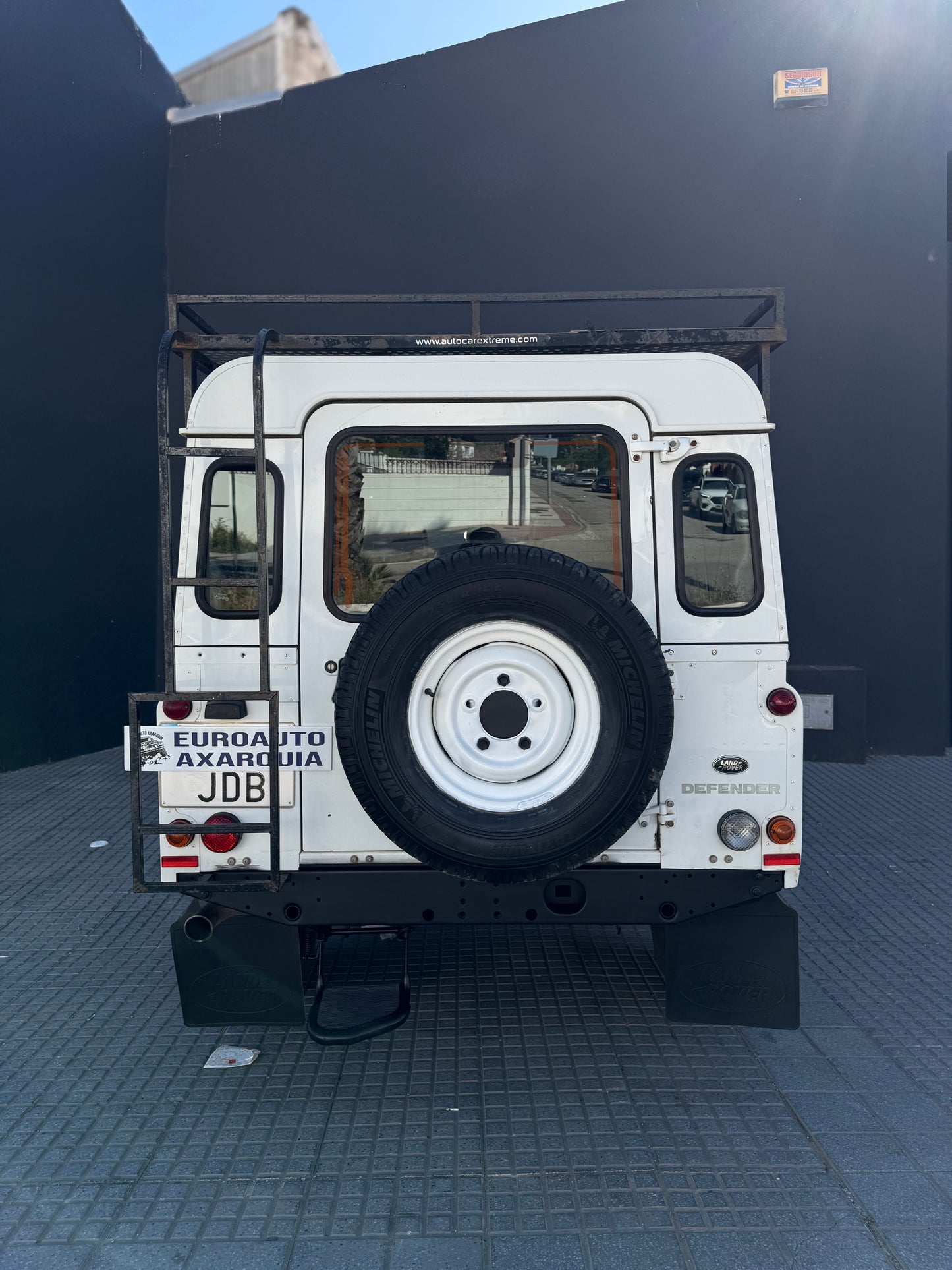 LAND ROVER DEFENDER
