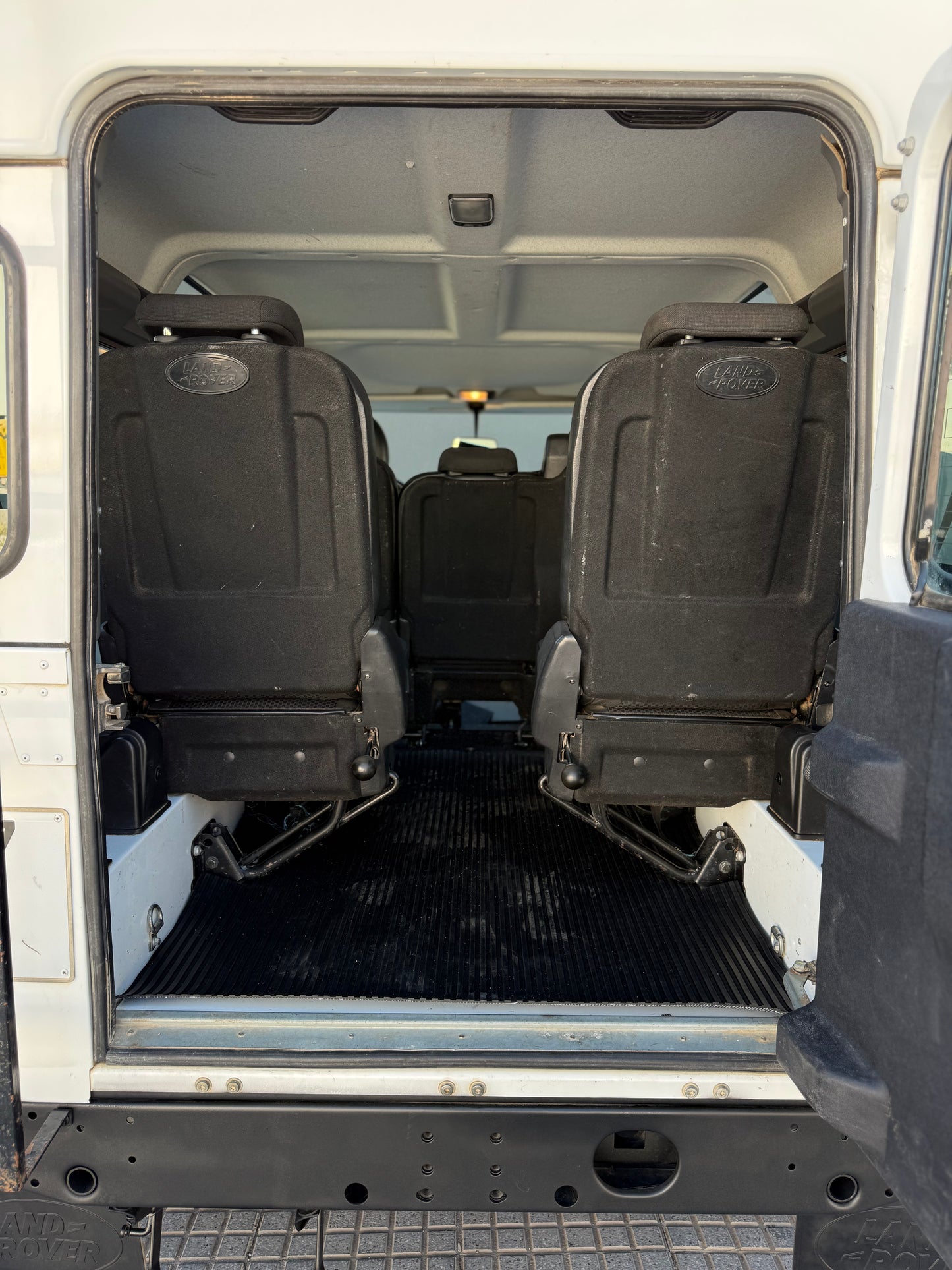 LAND ROVER DEFENDER