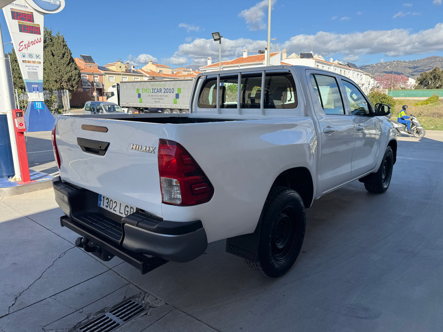 TOYOTA HILUX
