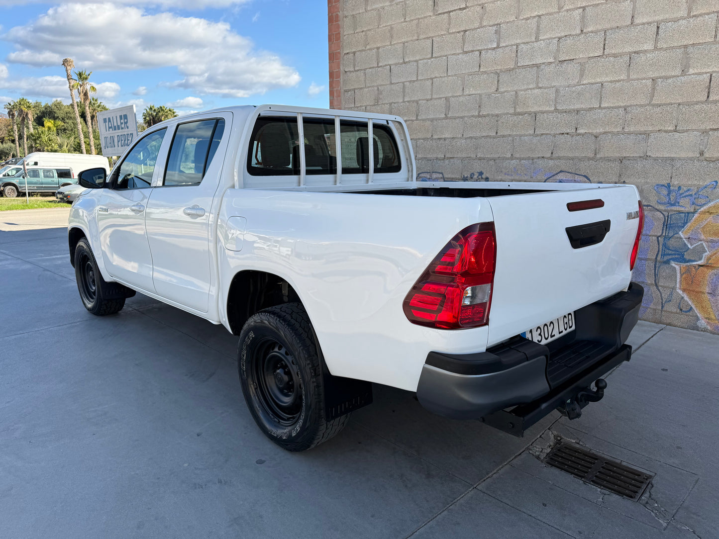 TOYOTA HILUX