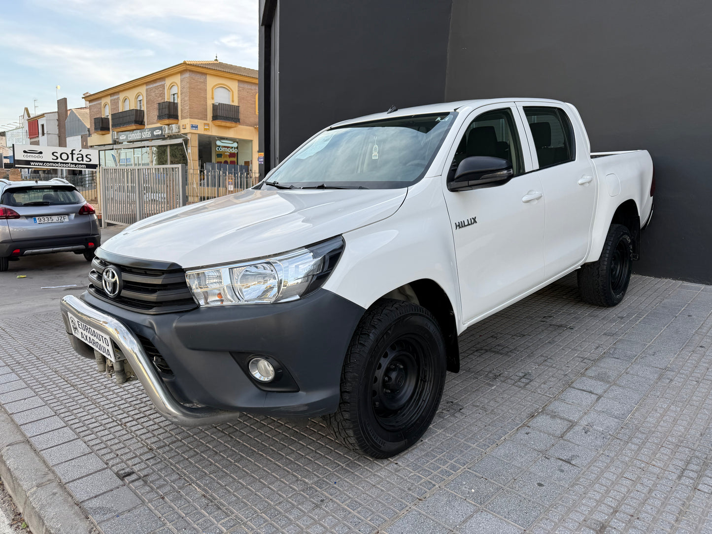 TOYOTA HILUX