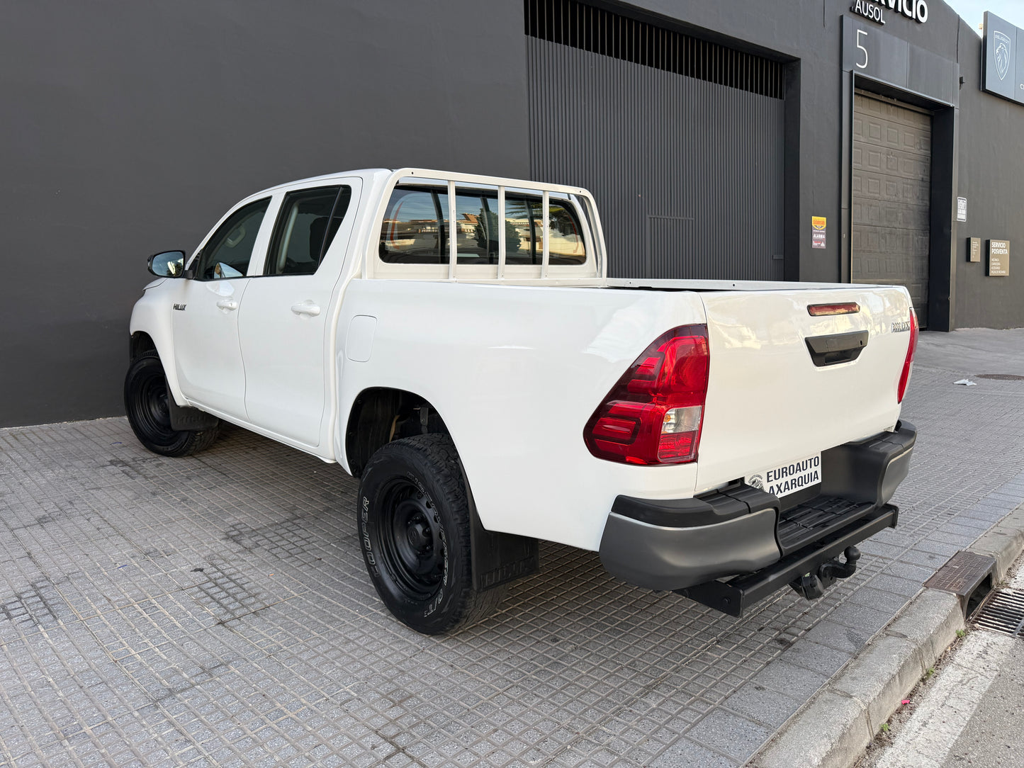 TOYOTA HILUX