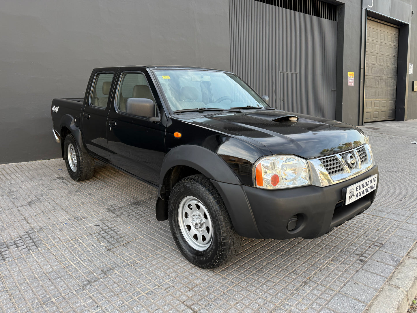 NISSAN NAVARA PICK-UP