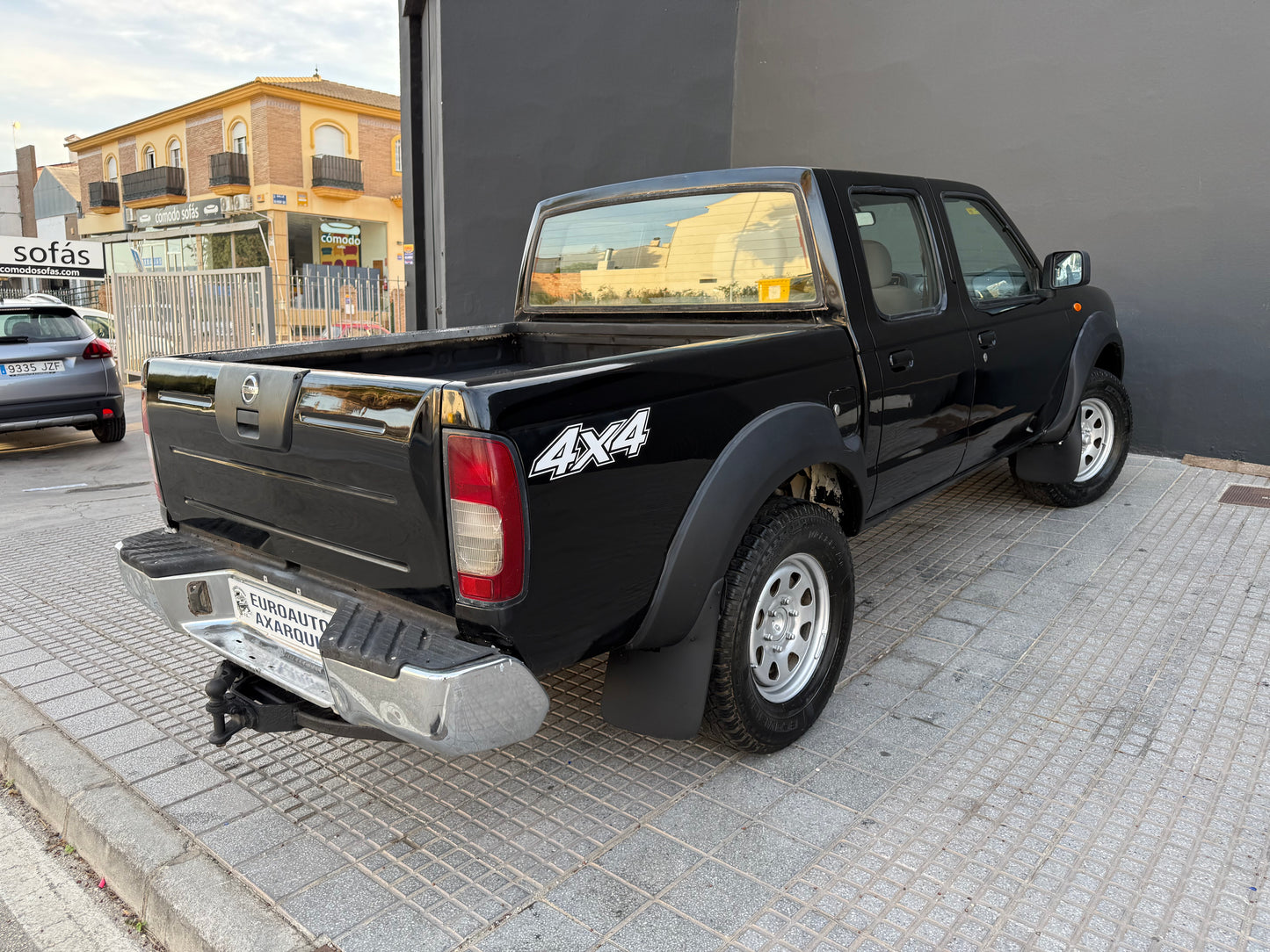 NISSAN NAVARA PICK-UP