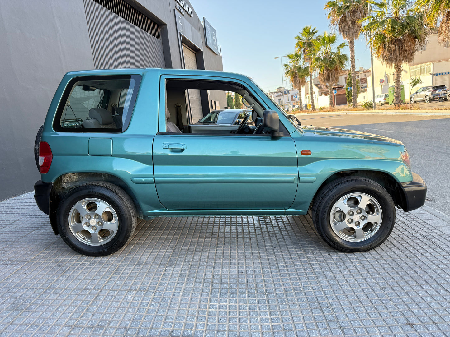 MITSUBISHI MONTERO IO 4X4