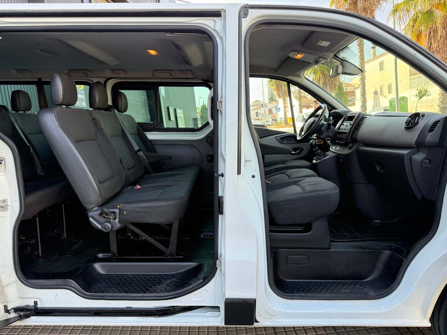 RENAULT TRAFIC 9 PLAZAS