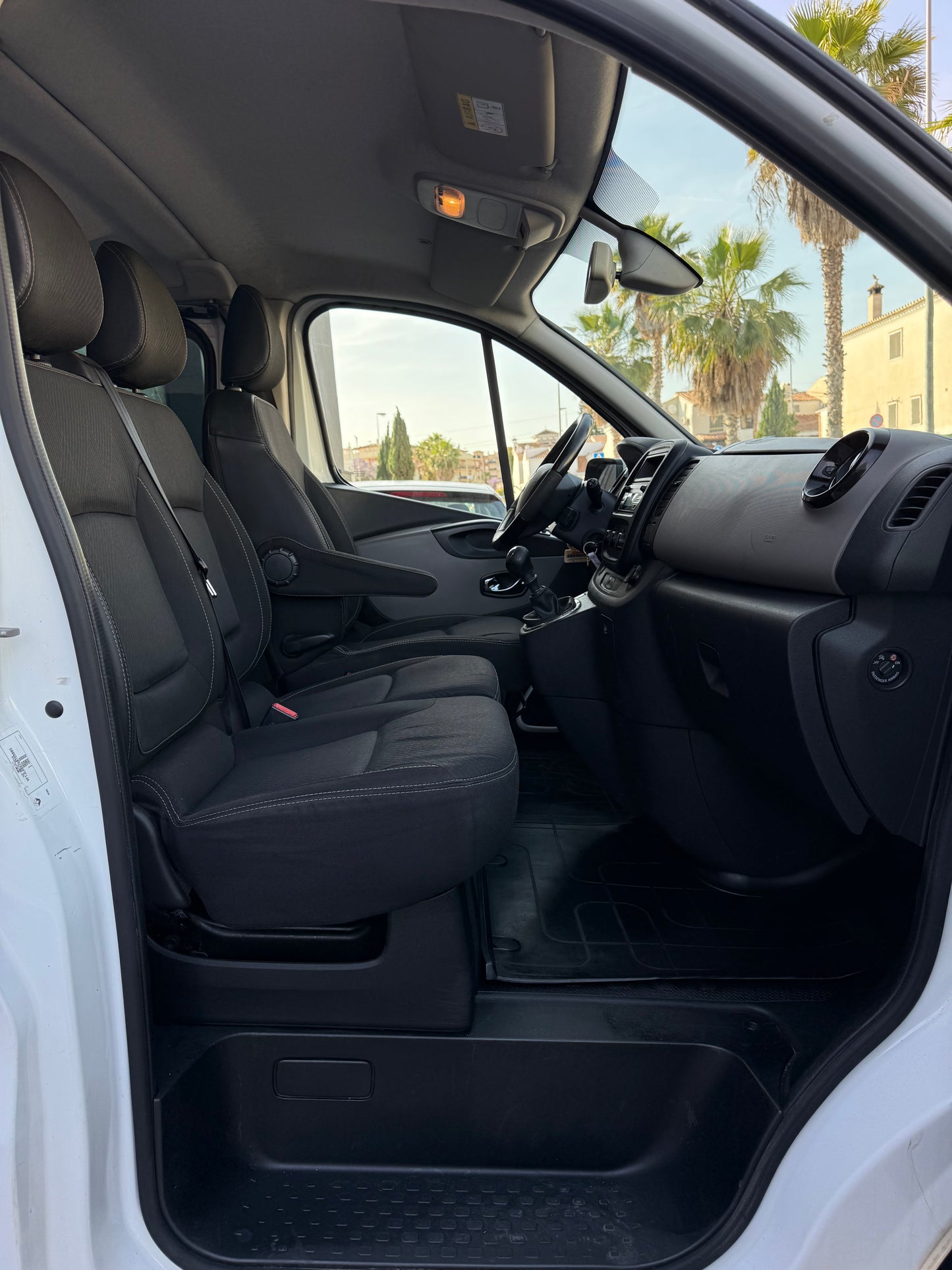 RENAULT TRAFIC 9 PLAZAS