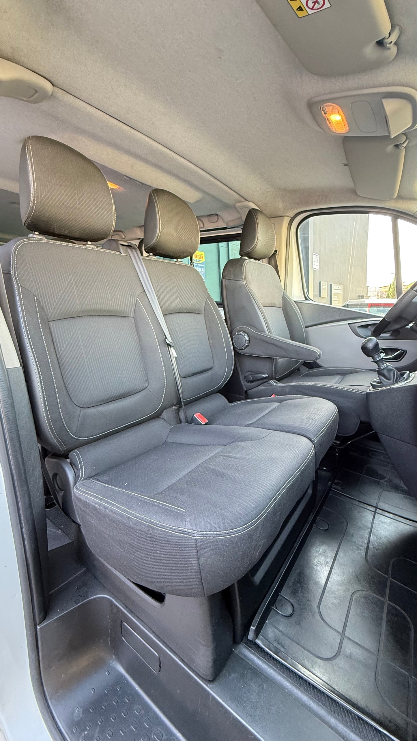 RENAULT TRAFIC 9 PLAZAS