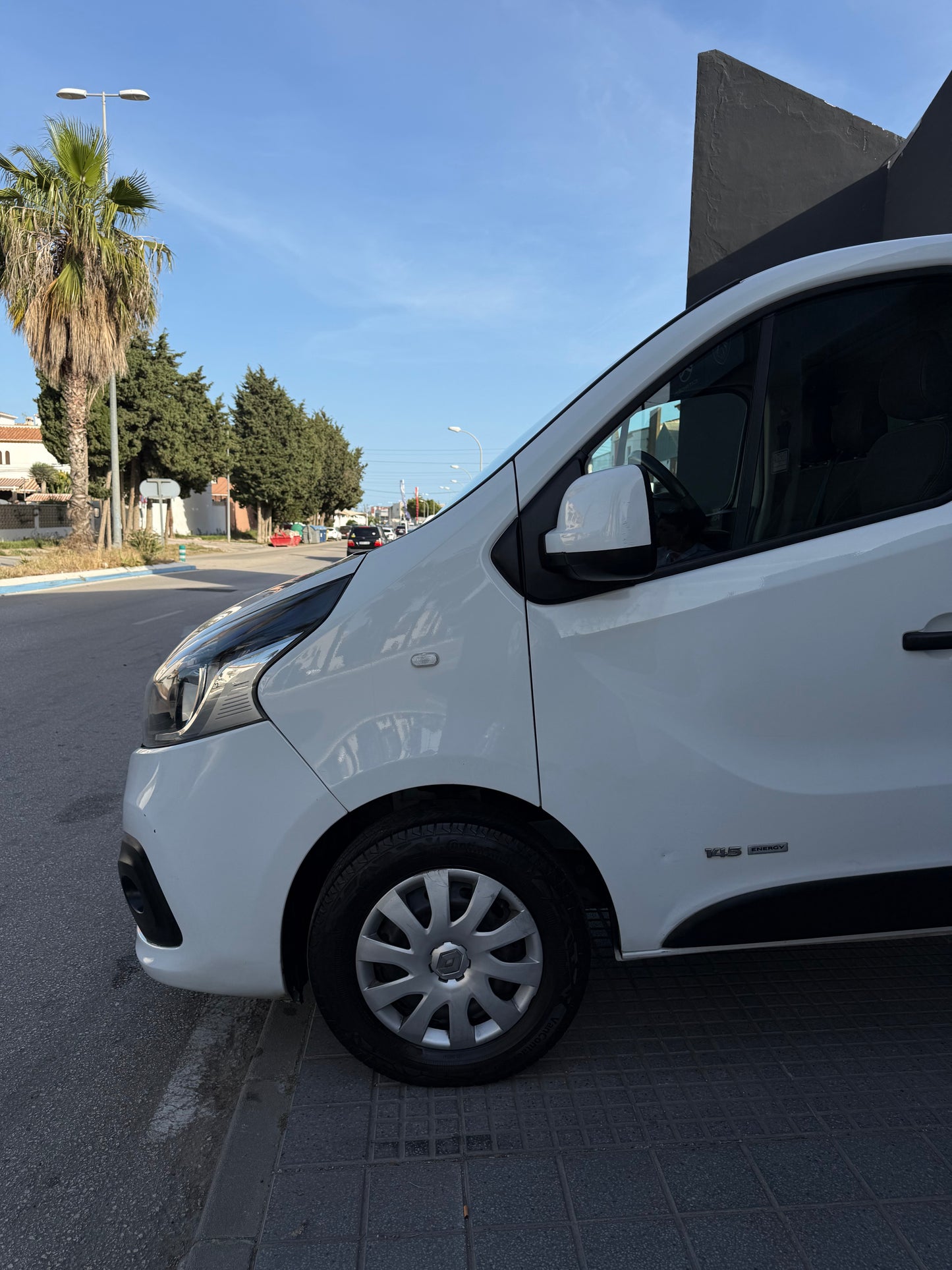 RENAULT TRAFIC 9 PLAZAS