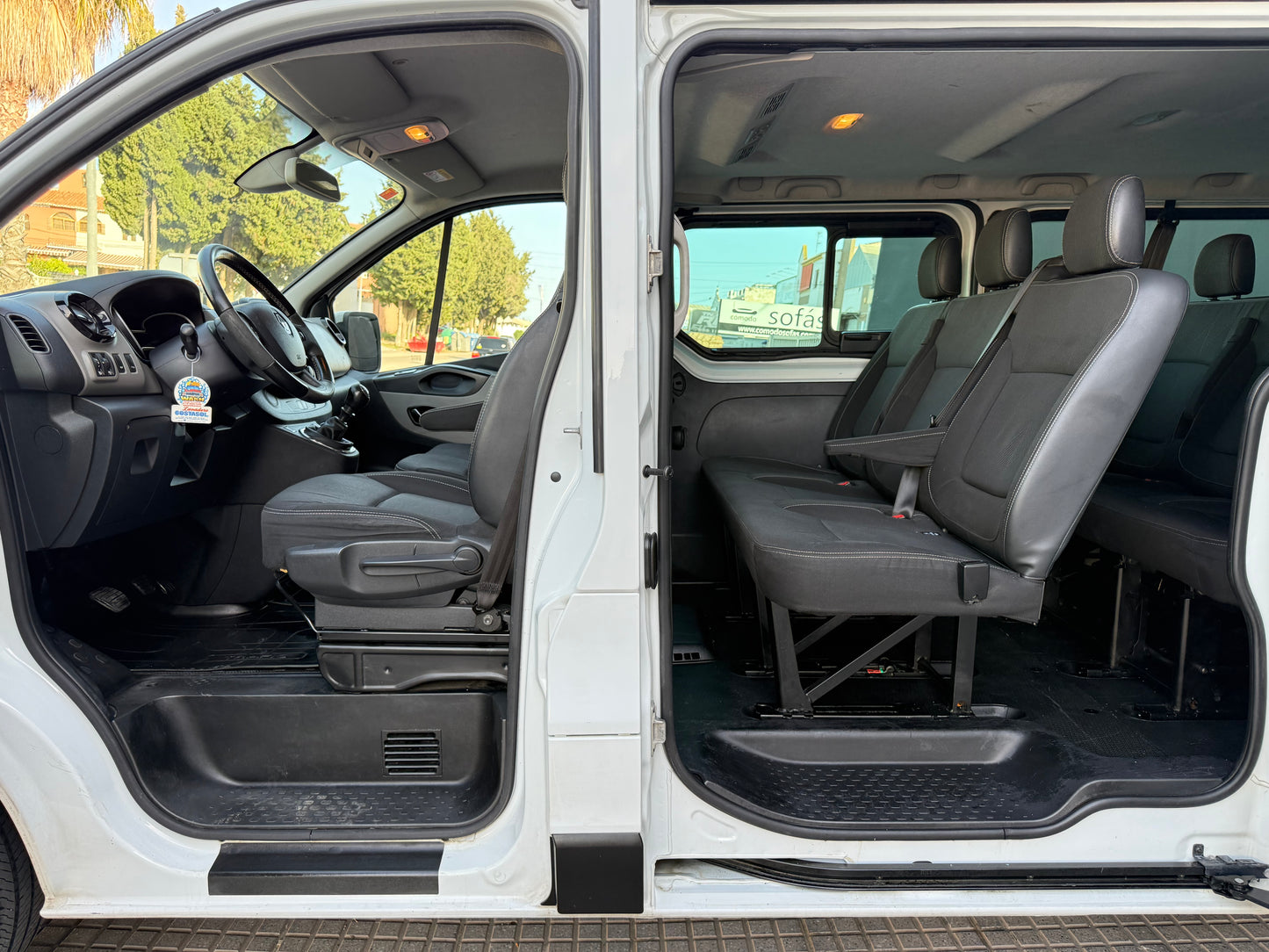 RENAULT TRAFIC 9 PLAZAS