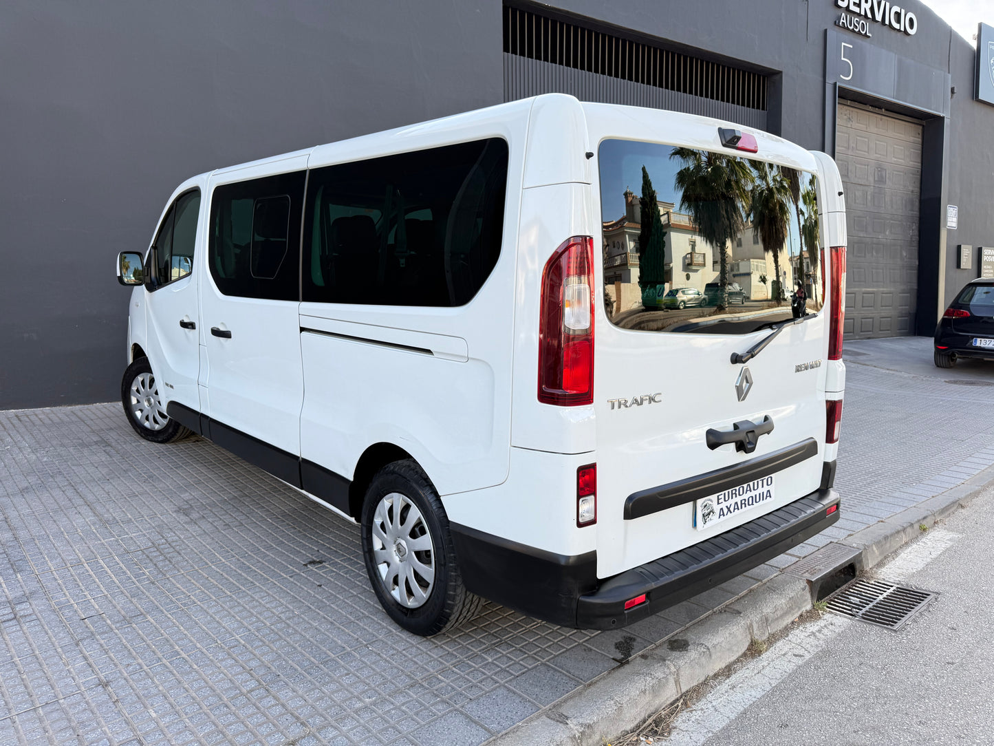 RENAULT TRAFIC 9 PLAZAS