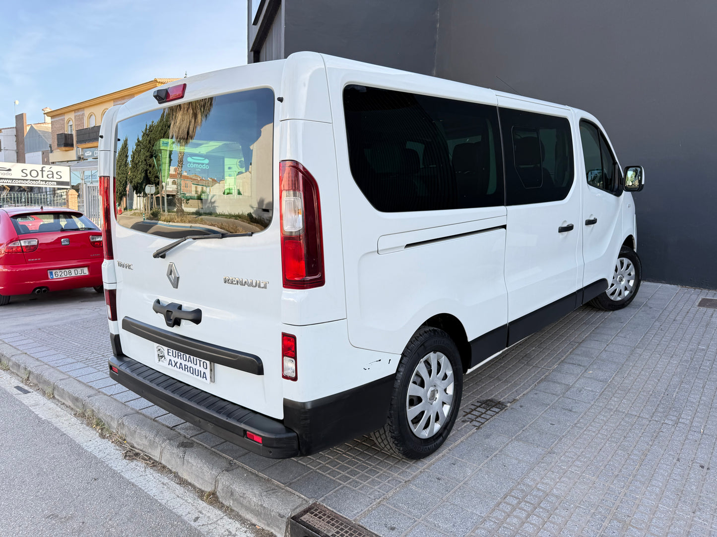 RENAULT TRAFIC 9 PLAZAS