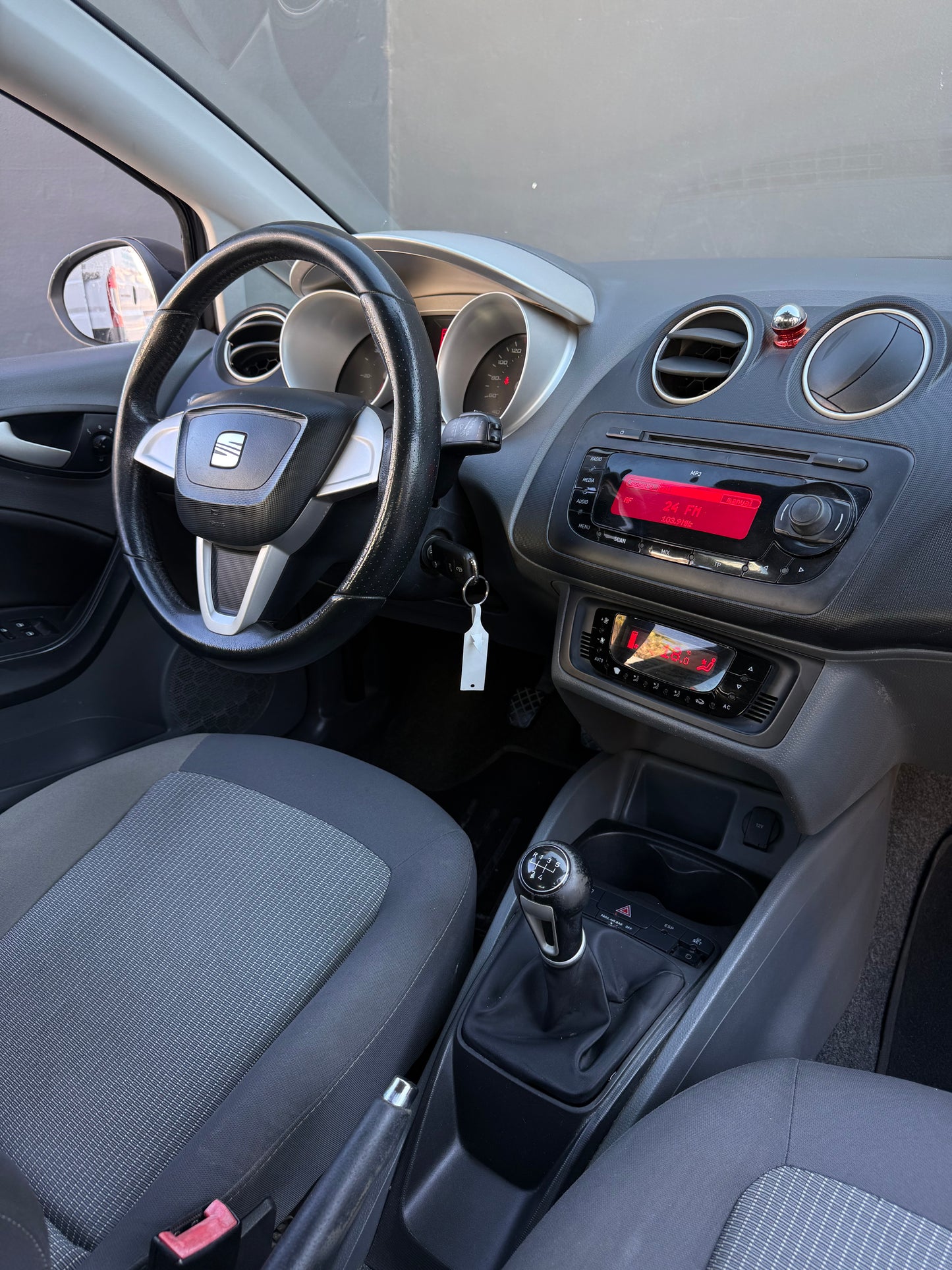 SEAT IBIZA