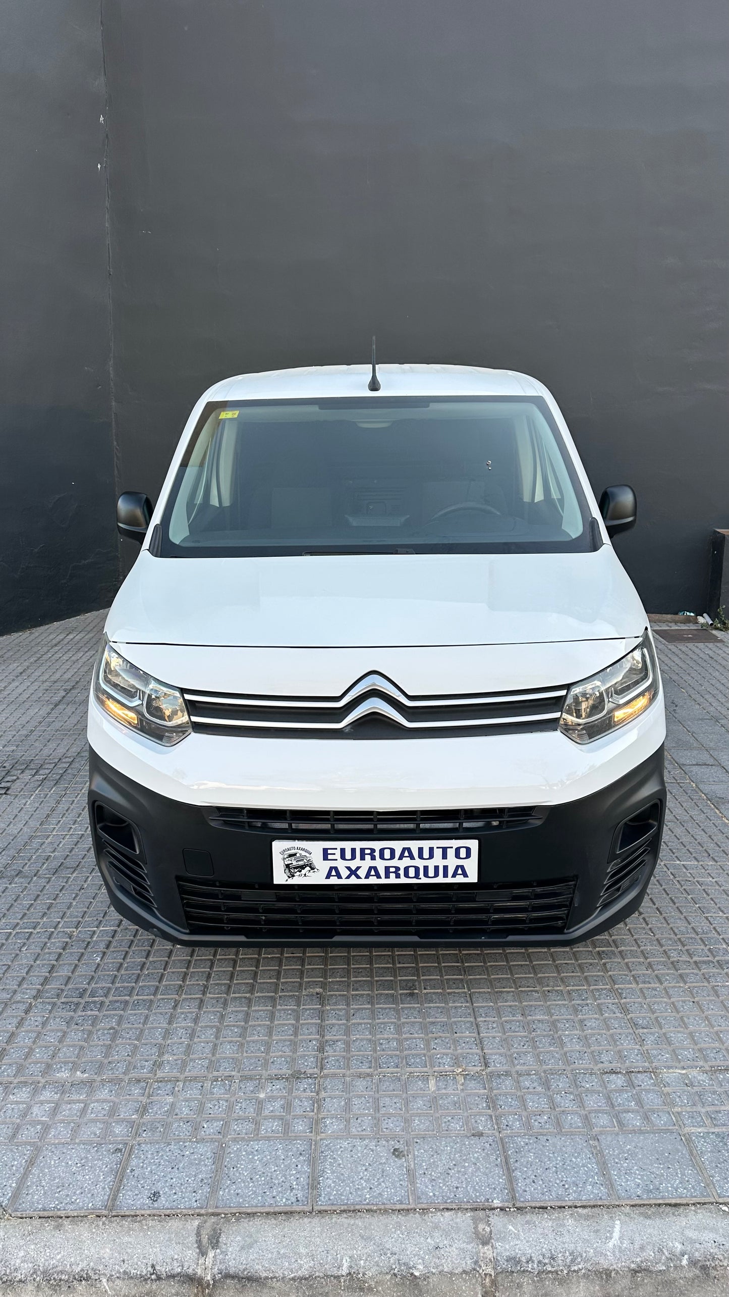 CITROEN BERLINGO CERRADA
