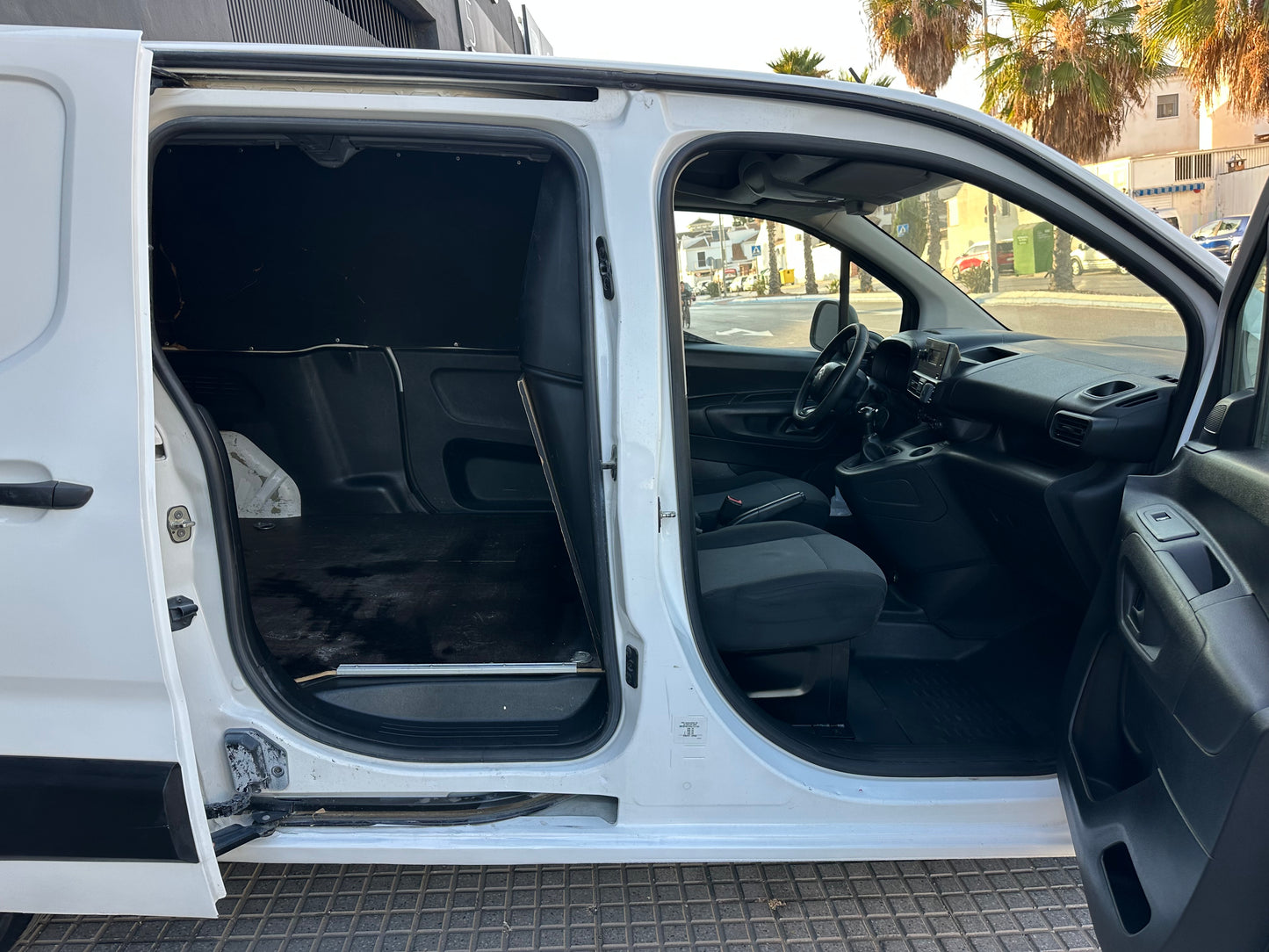 CITROEN BERLINGO CERRADA