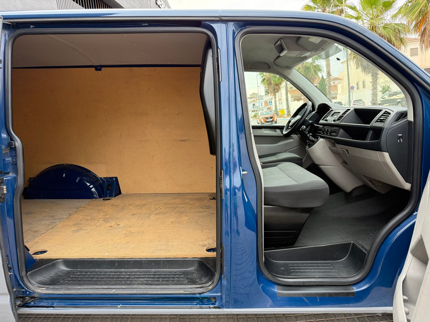 VOLKSWAGEN TRANSPORTER T6