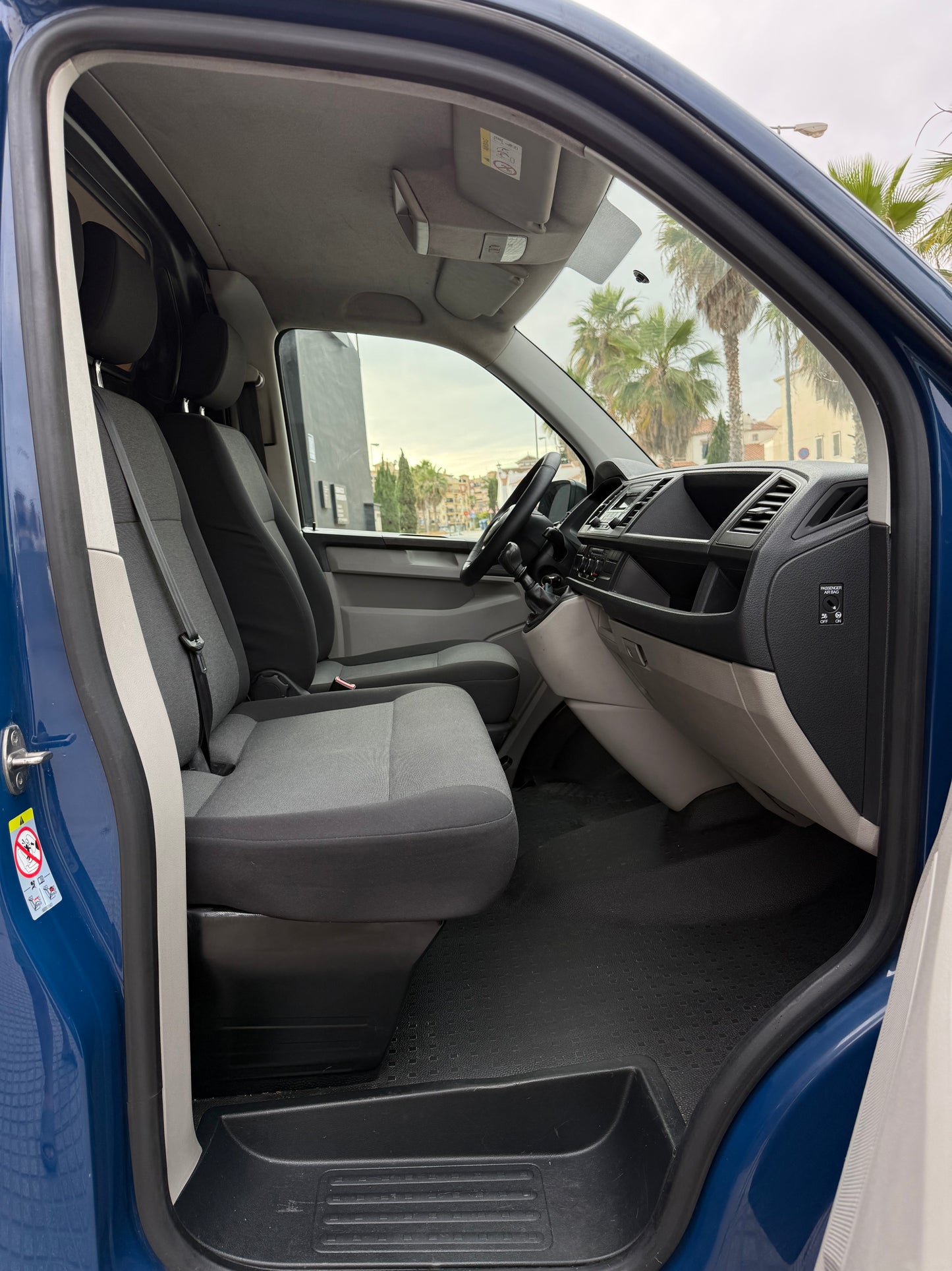 VOLKSWAGEN TRANSPORTER T6