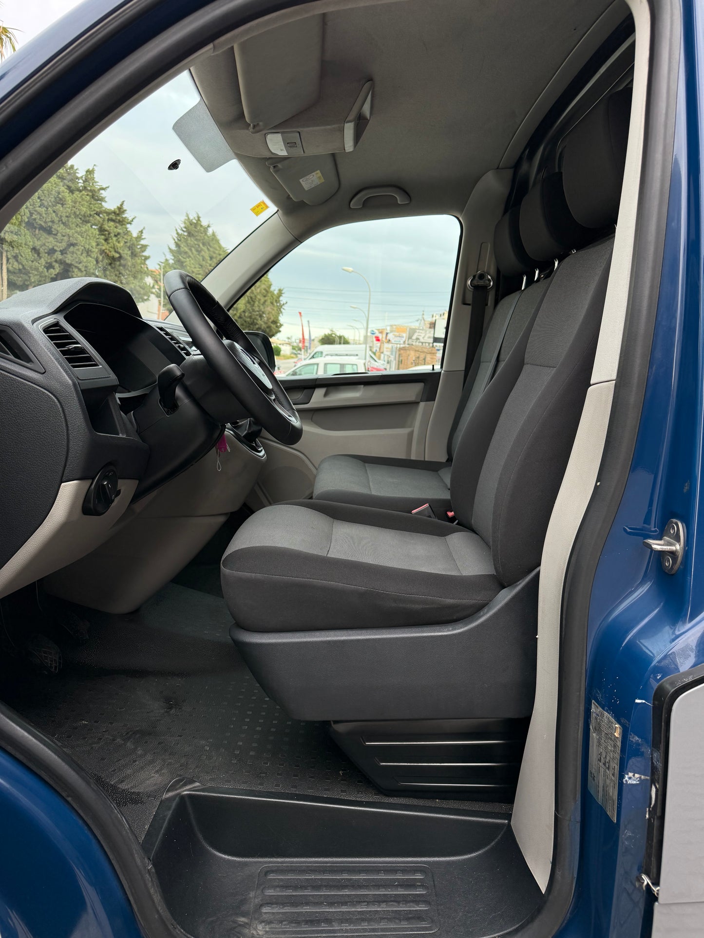 VOLKSWAGEN TRANSPORTER T6