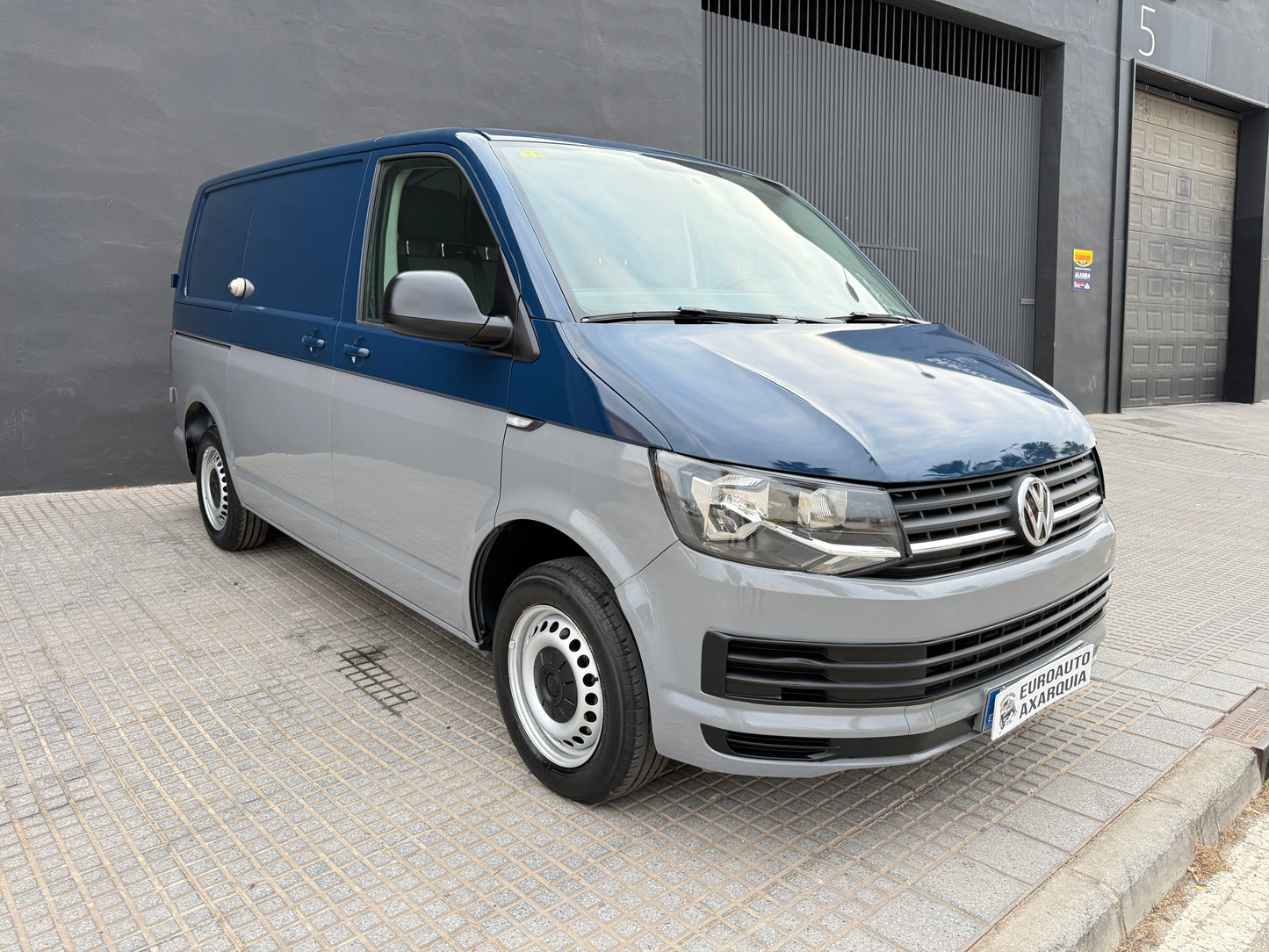 VOLKSWAGEN TRANSPORTER T6