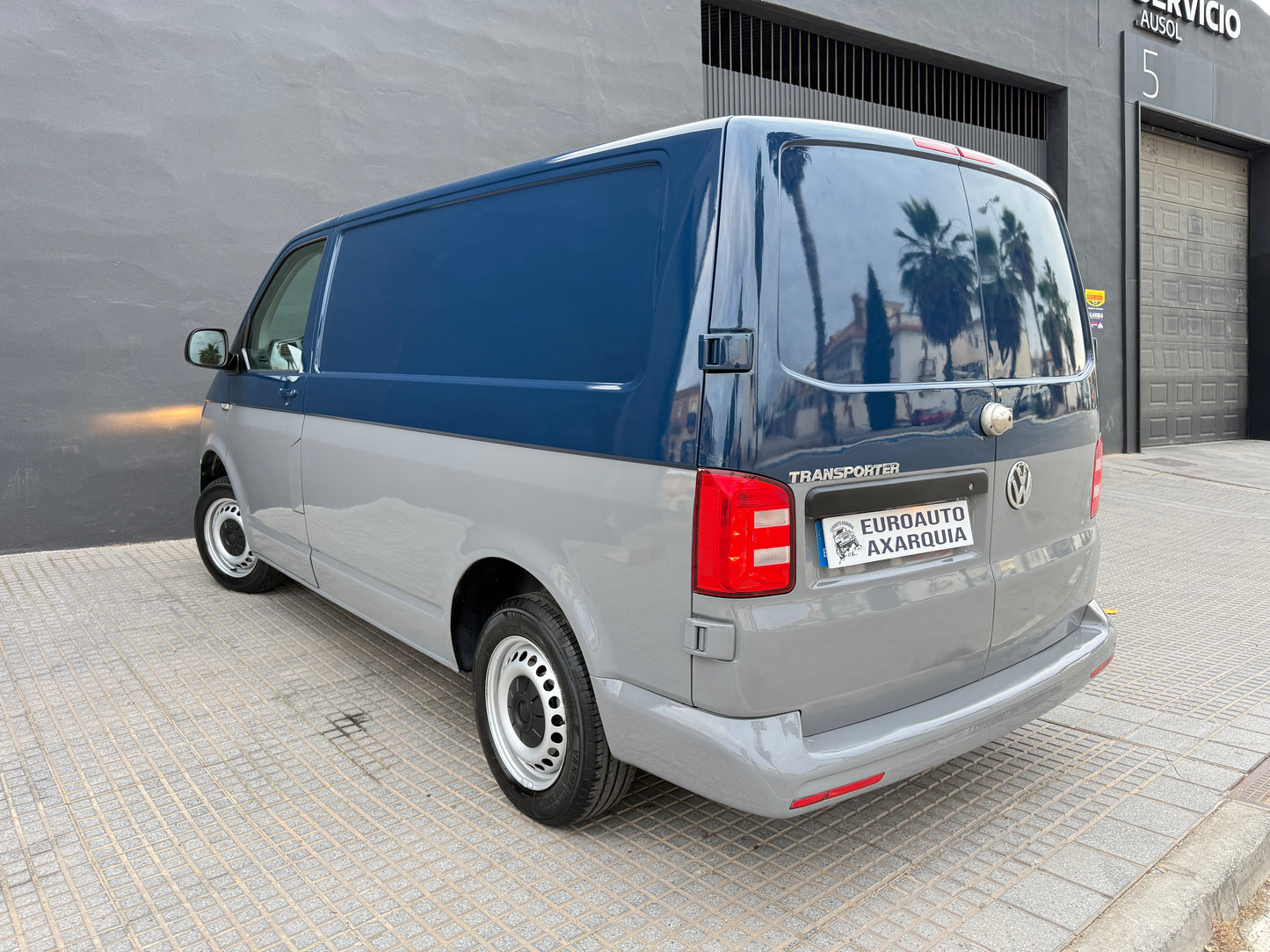 VOLKSWAGEN TRANSPORTER T6