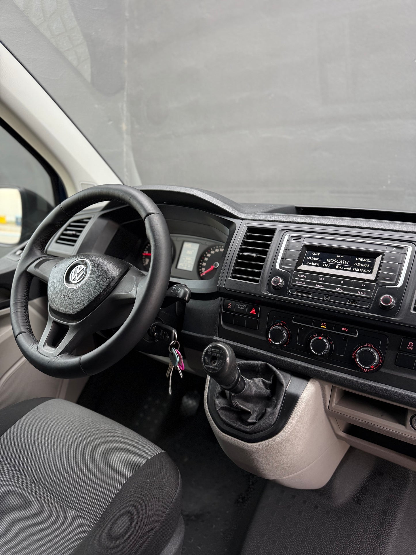 VOLKSWAGEN TRANSPORTER T6