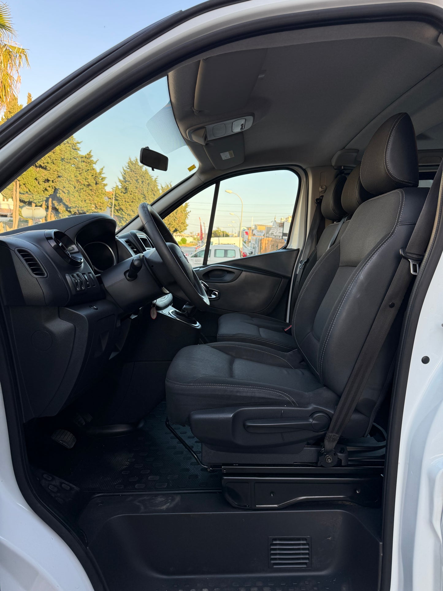 NISSAN NV300 6 PLAZAS