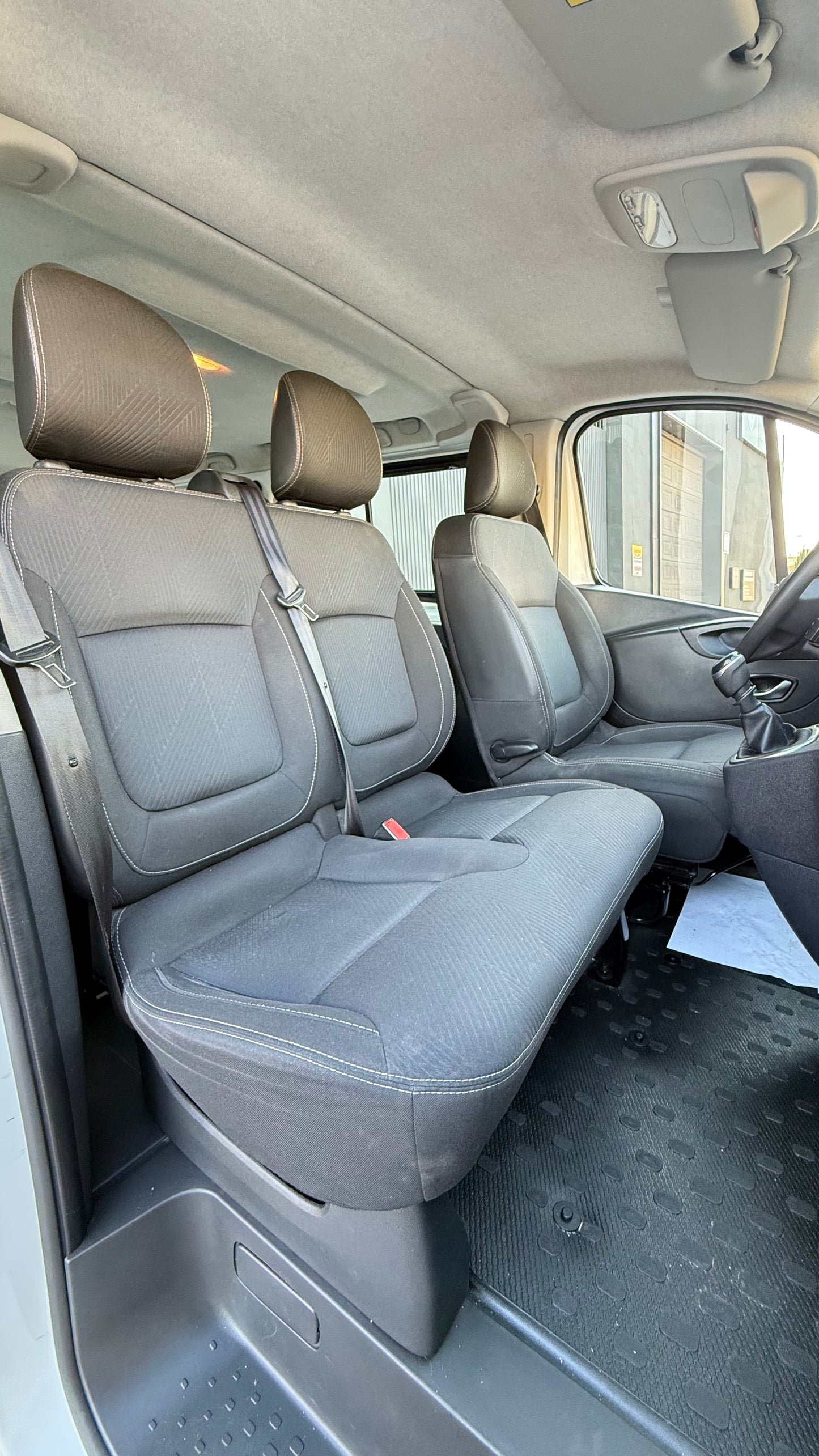NISSAN NV300 6 PLAZAS