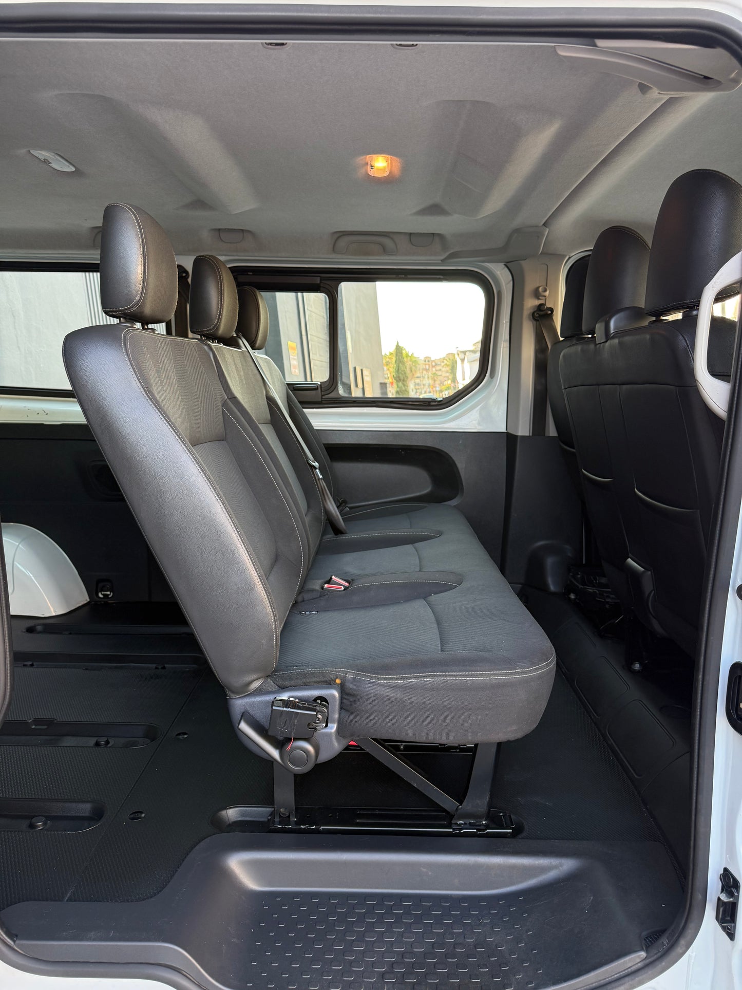 NISSAN NV300 6 PLAZAS