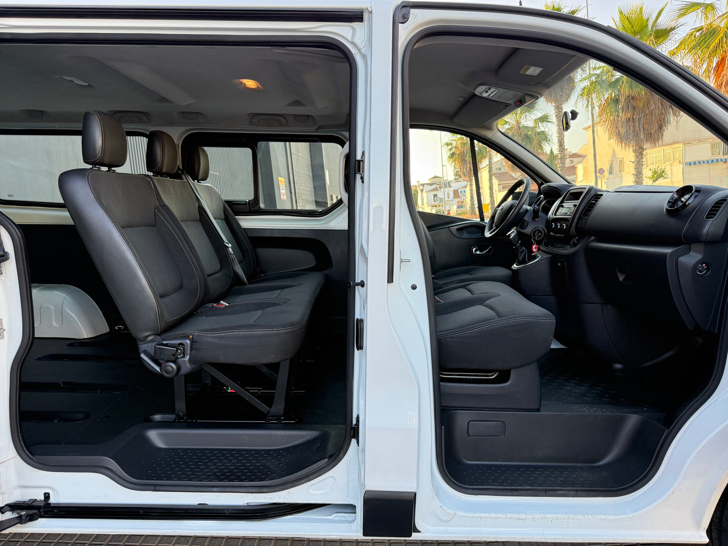 NISSAN NV300 6 PLAZAS