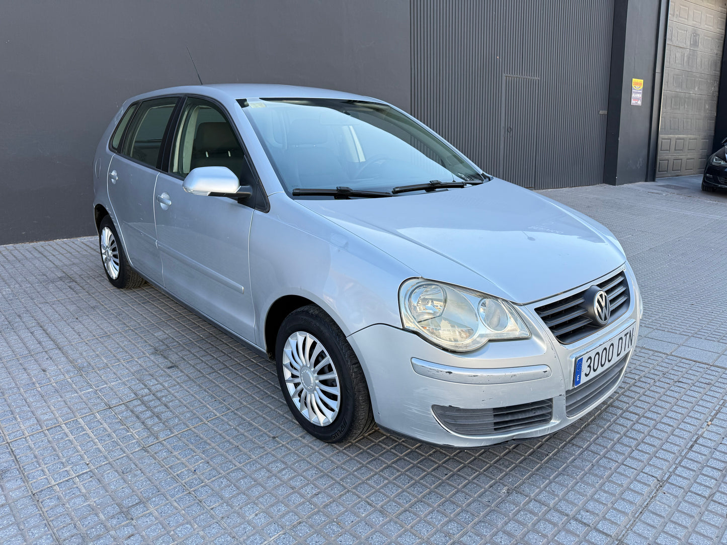 VOLKSWAGEN POLO