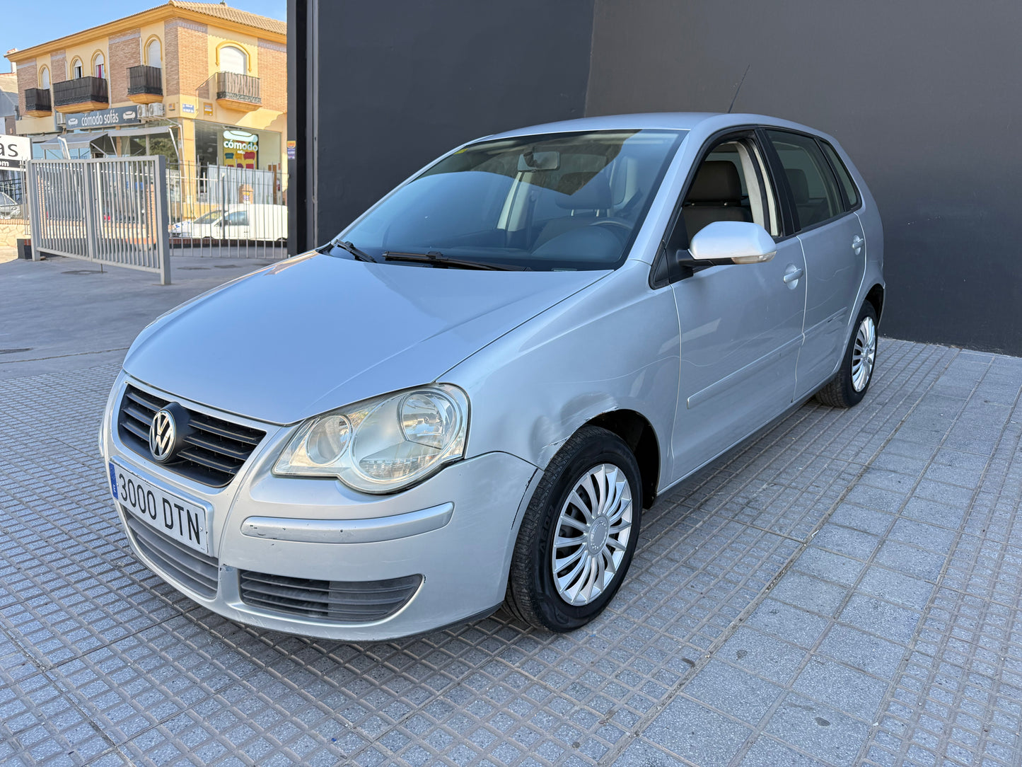 VOLKSWAGEN POLO