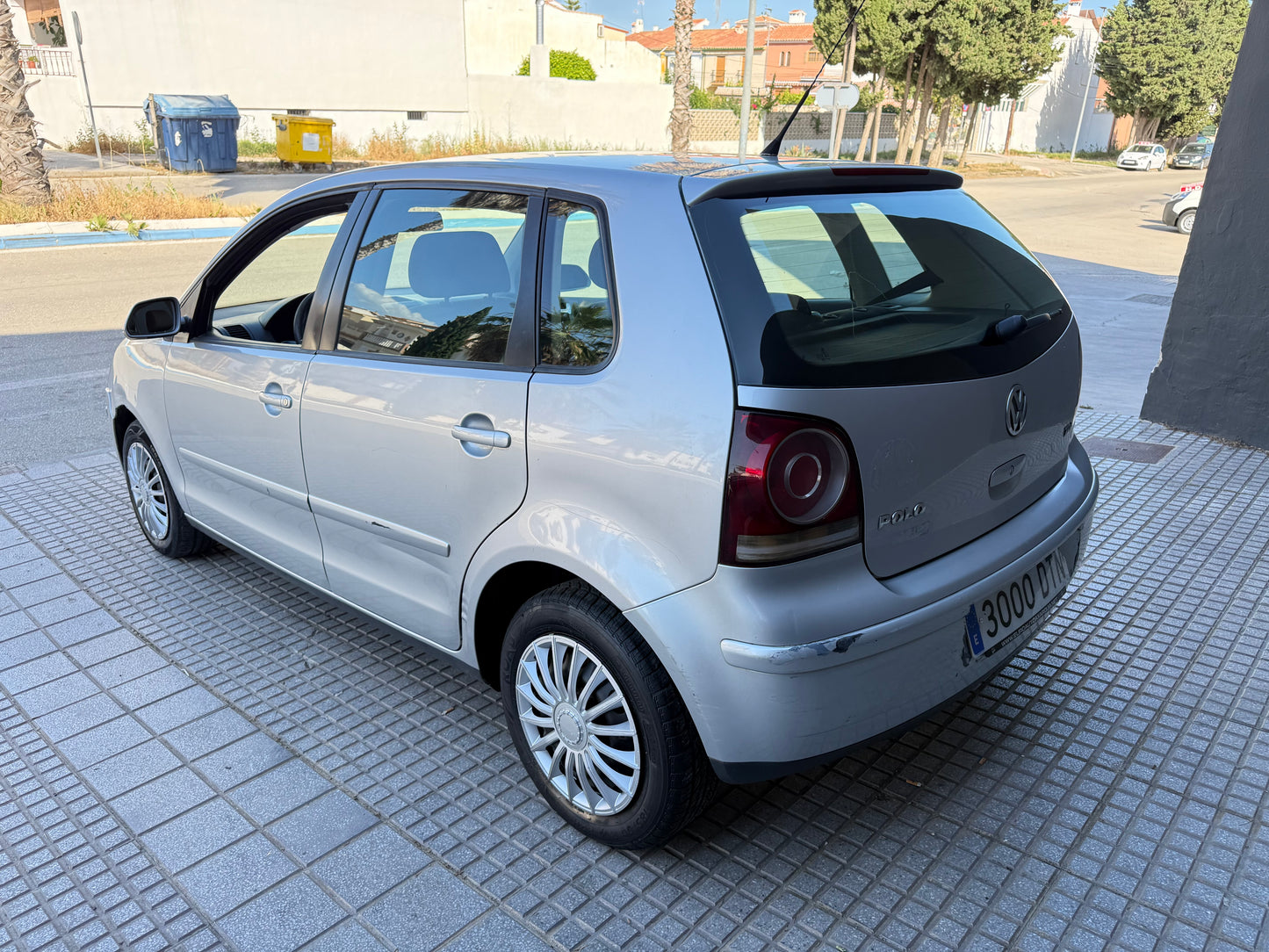 VOLKSWAGEN POLO