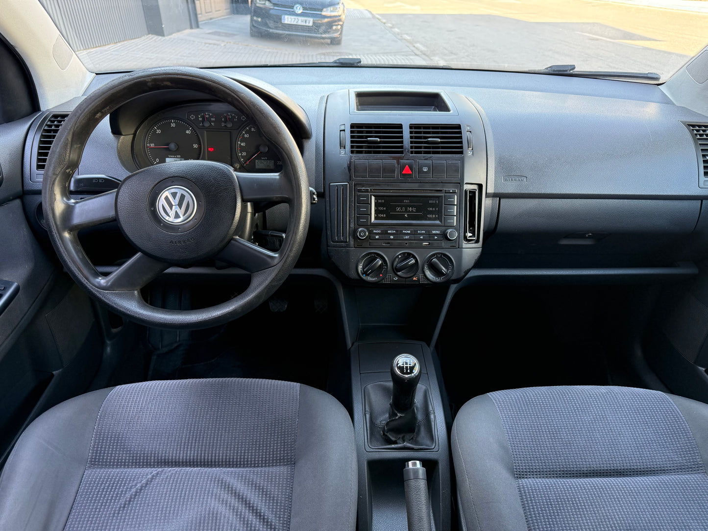 VOLKSWAGEN POLO