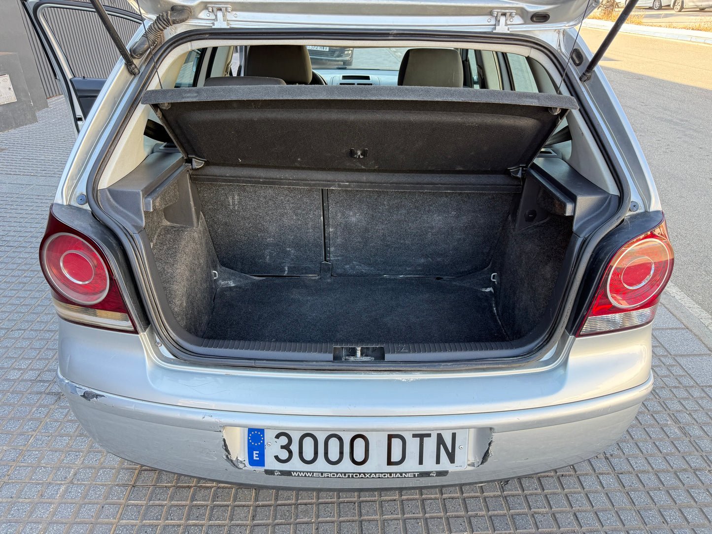 VOLKSWAGEN POLO