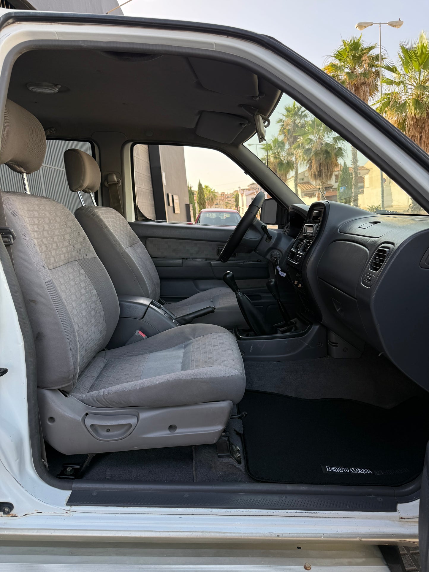 NISSAN NAVARA PICK-UP