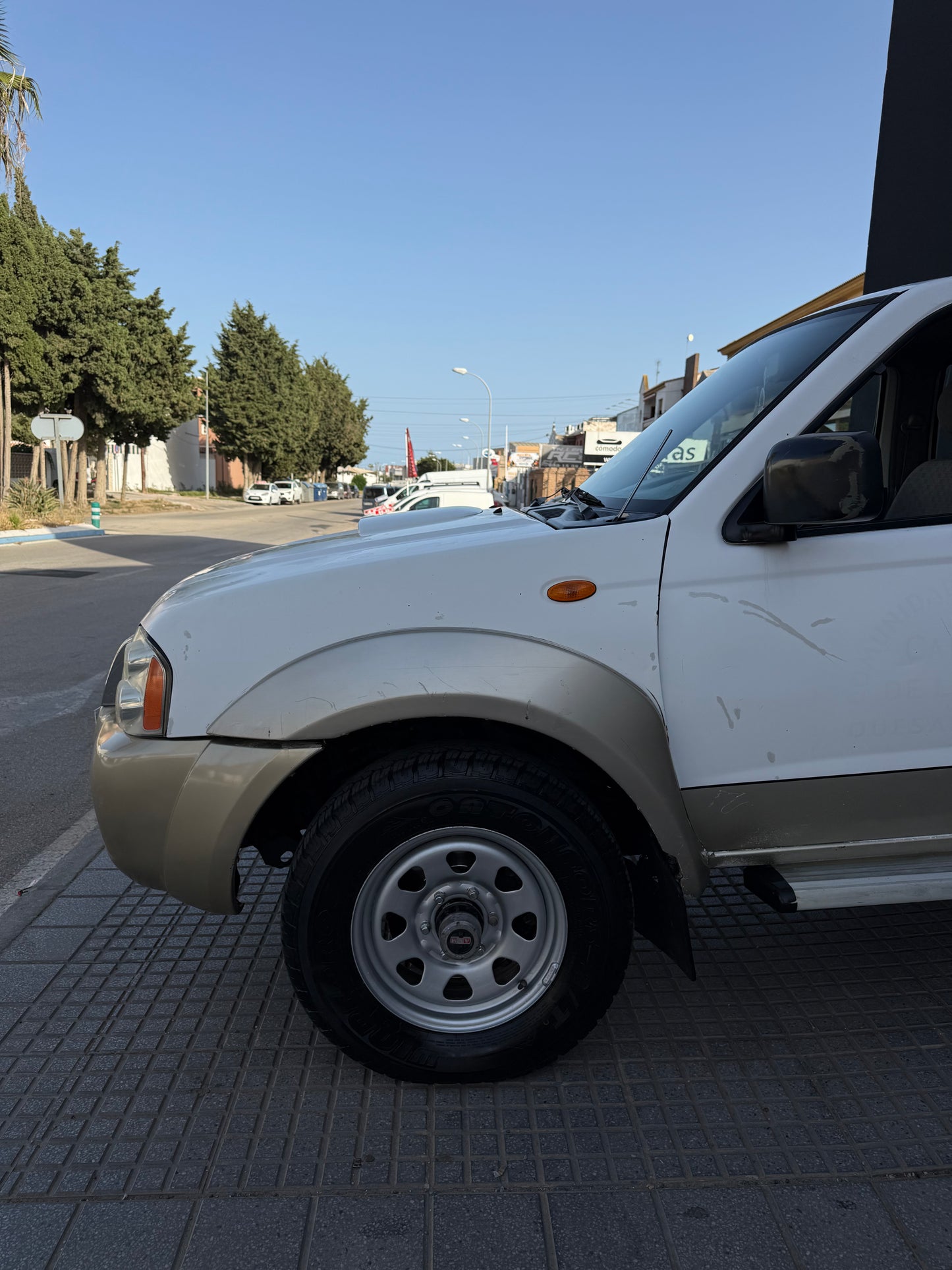 NISSAN NAVARA PICK-UP