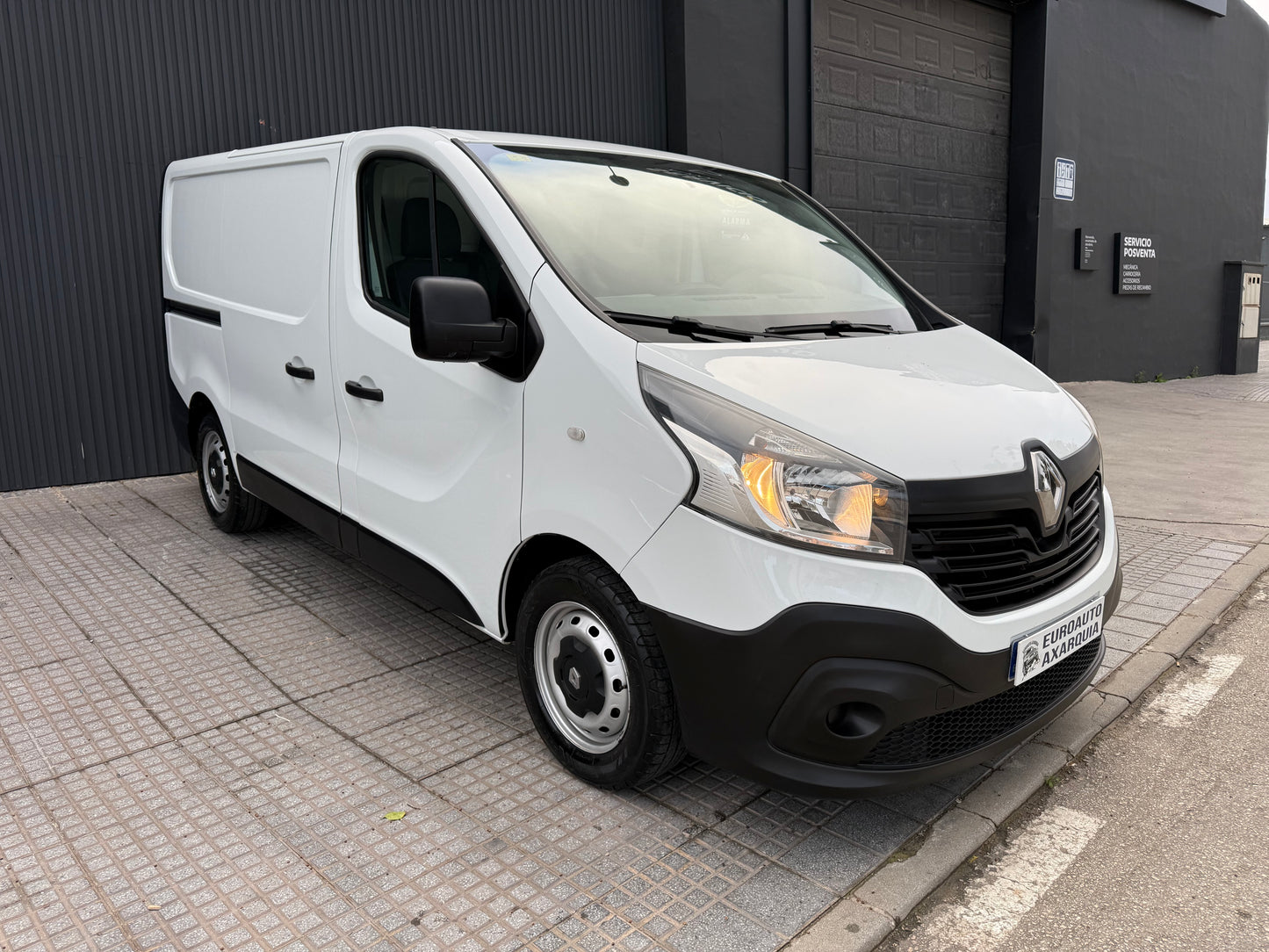 RENAULT TRAFIC
