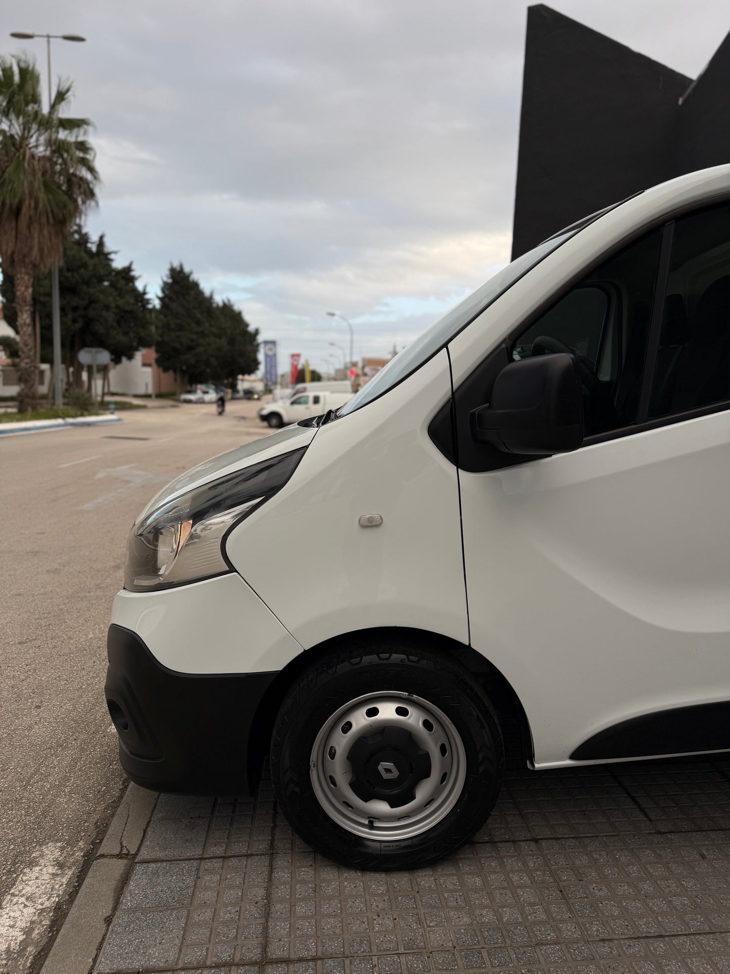 RENAULT TRAFIC