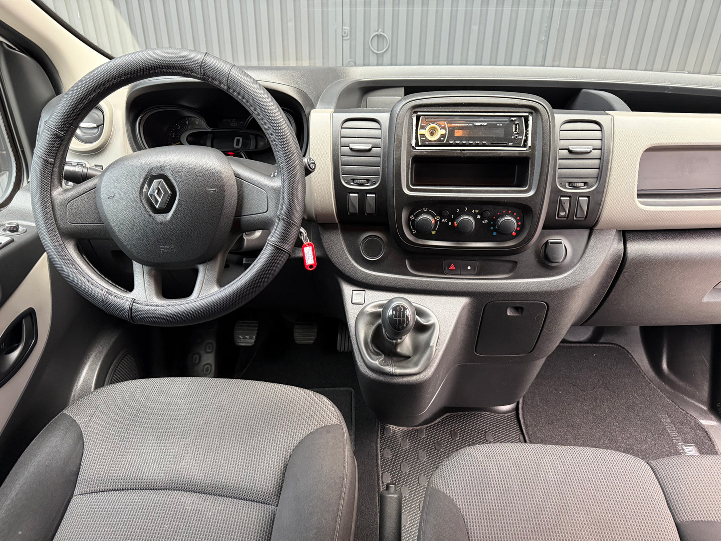 RENAULT TRAFIC