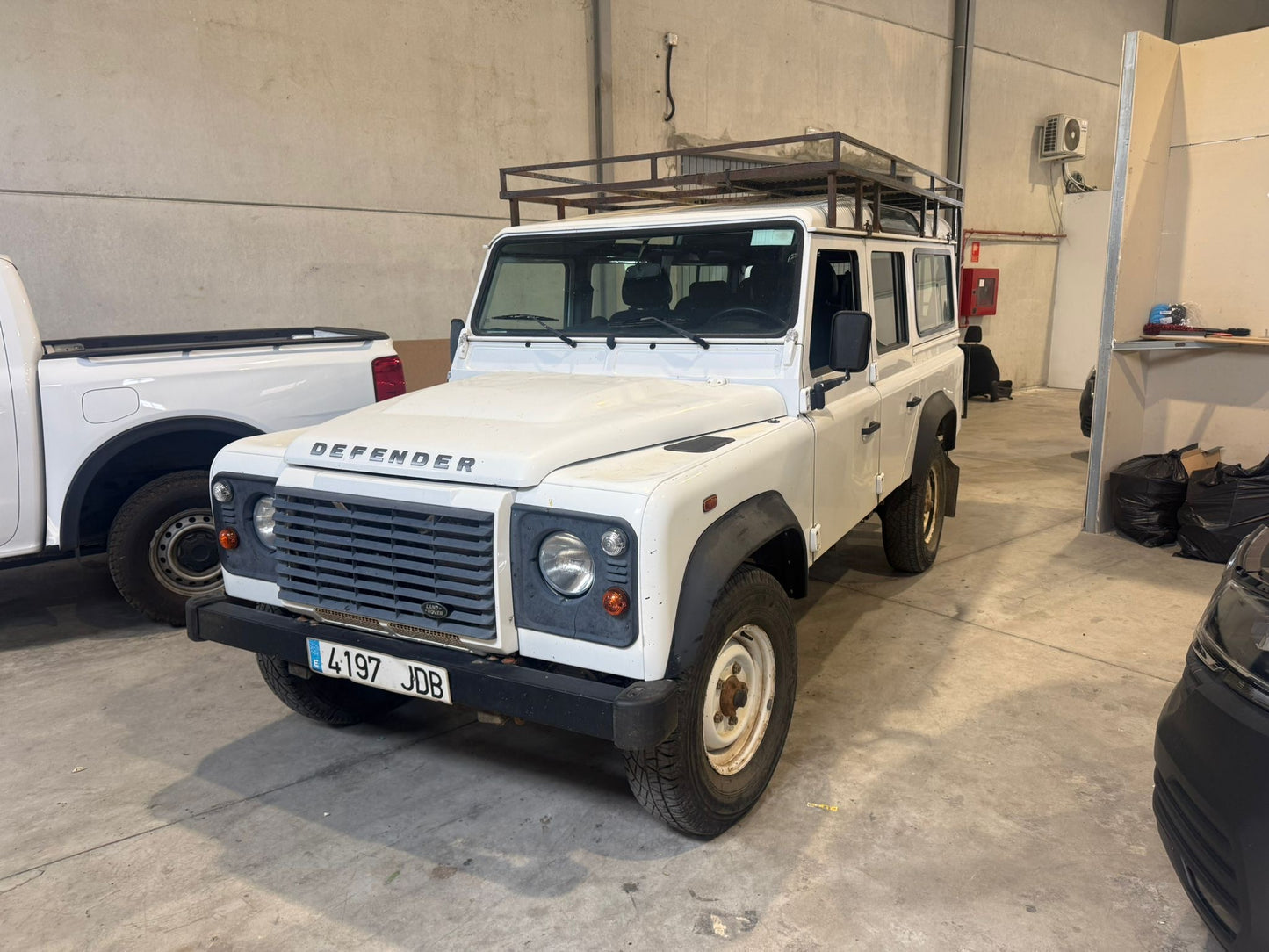 LAND ROVER DEFENDER